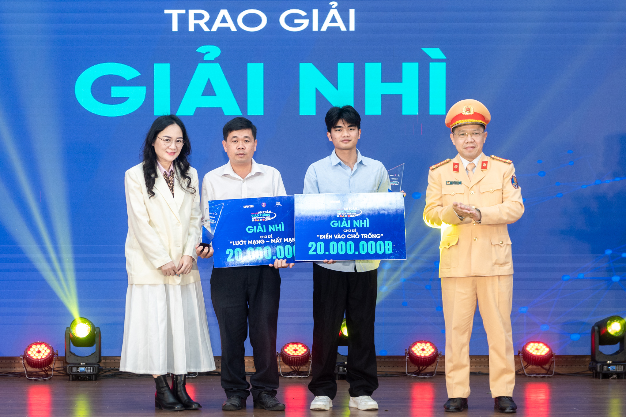 Hiến kế lắp thiết bị cảnh báo, xóa điểm mù xe tải ngăn tai nạn giao thông- Ảnh 1. Hiến kế lắp thiết bị cảnh báo, xóa điểm mù xe tải ngăn tai nạn giao thông- Ảnh 1.