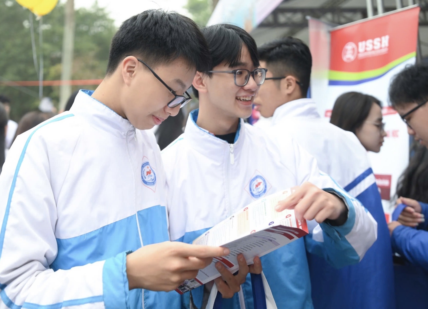 Điều chỉnh tổ hợp C00, học sinh lớp 12 l&uacute;ng t&uacute;ng chọn ng&agrave;nh- Ảnh 2.