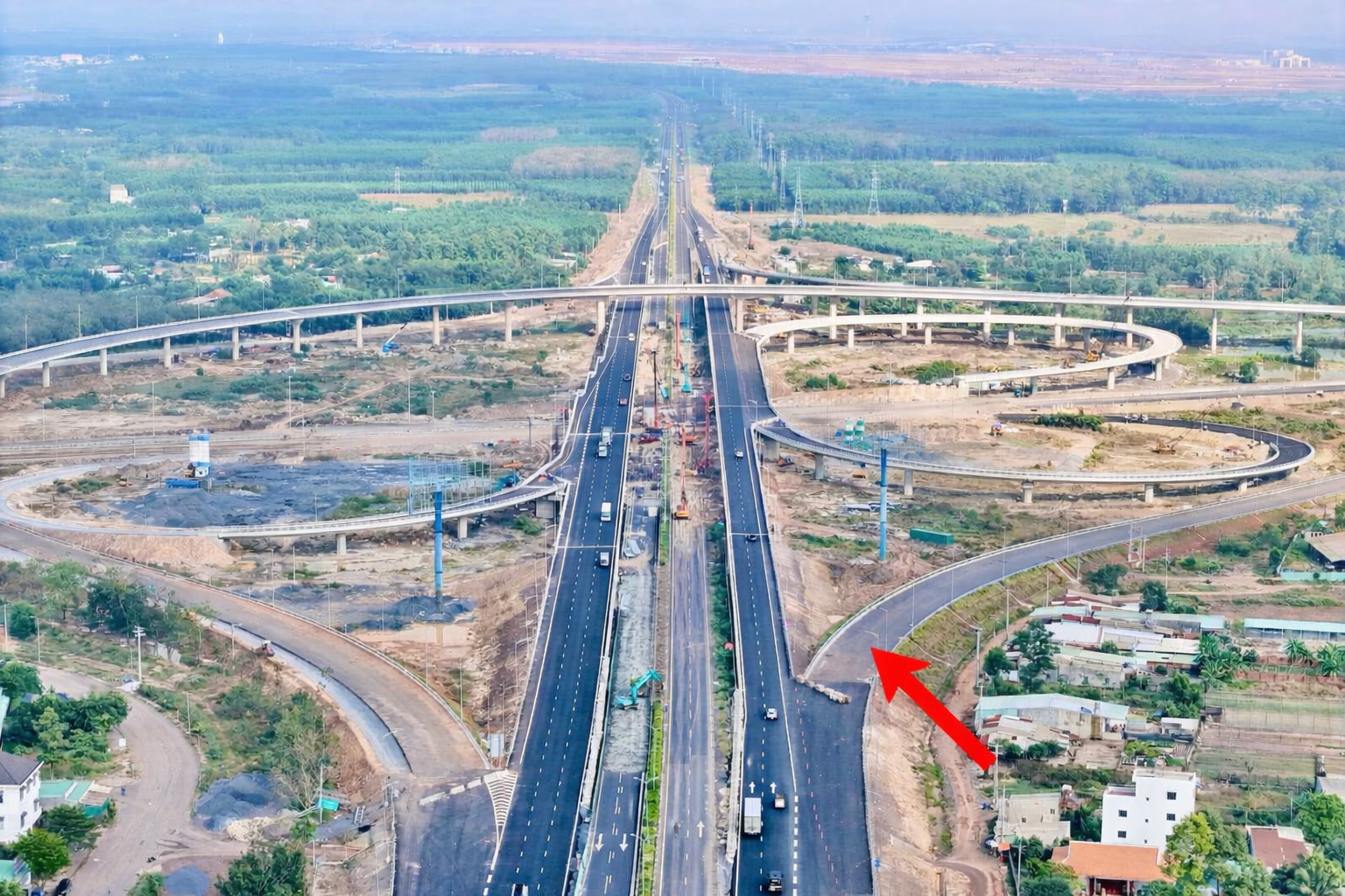 Cận cảnh đoạn cao tốc Biên Hòa - Vũng Tàu sẵn sàng khai thác trước Tết Bính Ngọ- Ảnh 17. Cận cảnh đoạn cao tốc Biên Hòa - Vũng Tàu sẵn sàng khai thác trước Tết Bính Ngọ- Ảnh 17.