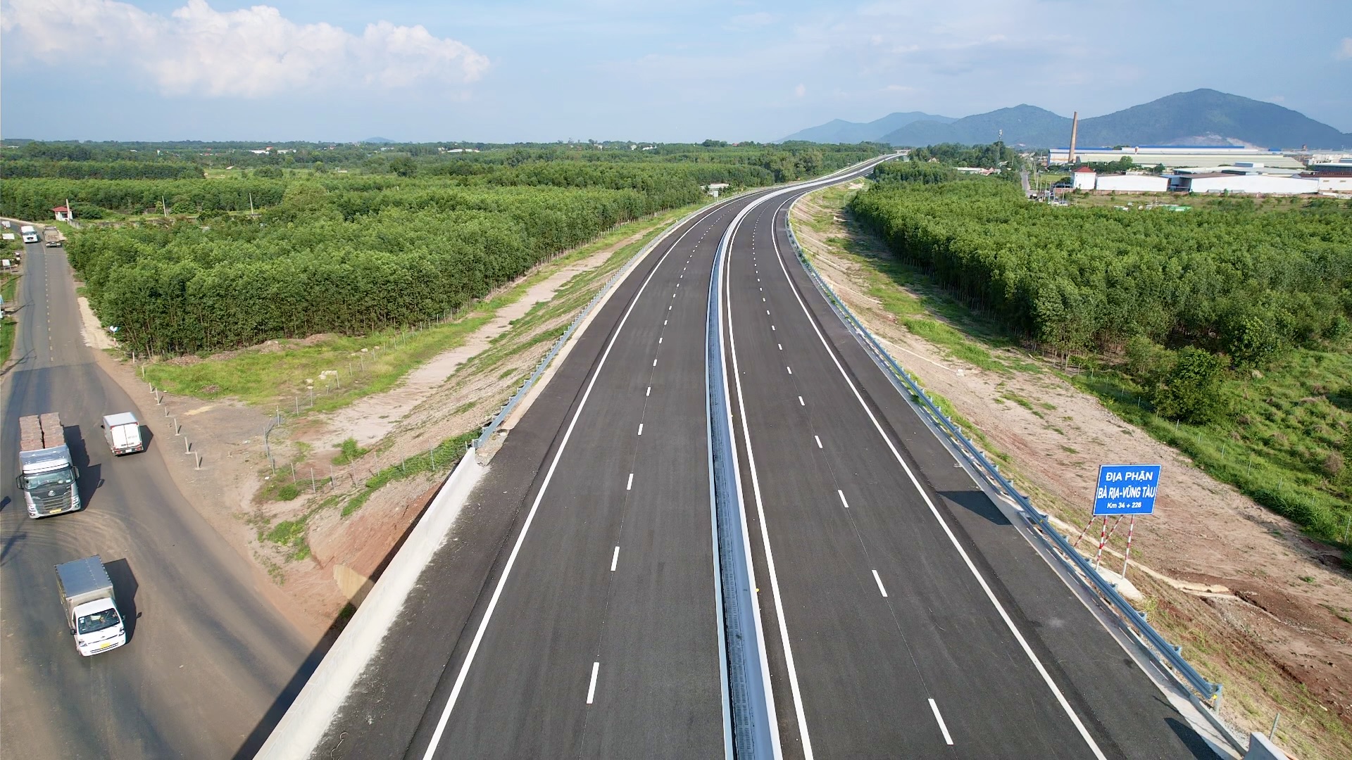 Cận cảnh đoạn cao tốc Biên Hòa - Vũng Tàu sẵn sàng khai thác trước Tết Bính Ngọ- Ảnh 10. Cận cảnh đoạn cao tốc Biên Hòa - Vũng Tàu sẵn sàng khai thác trước Tết Bính Ngọ- Ảnh 10.