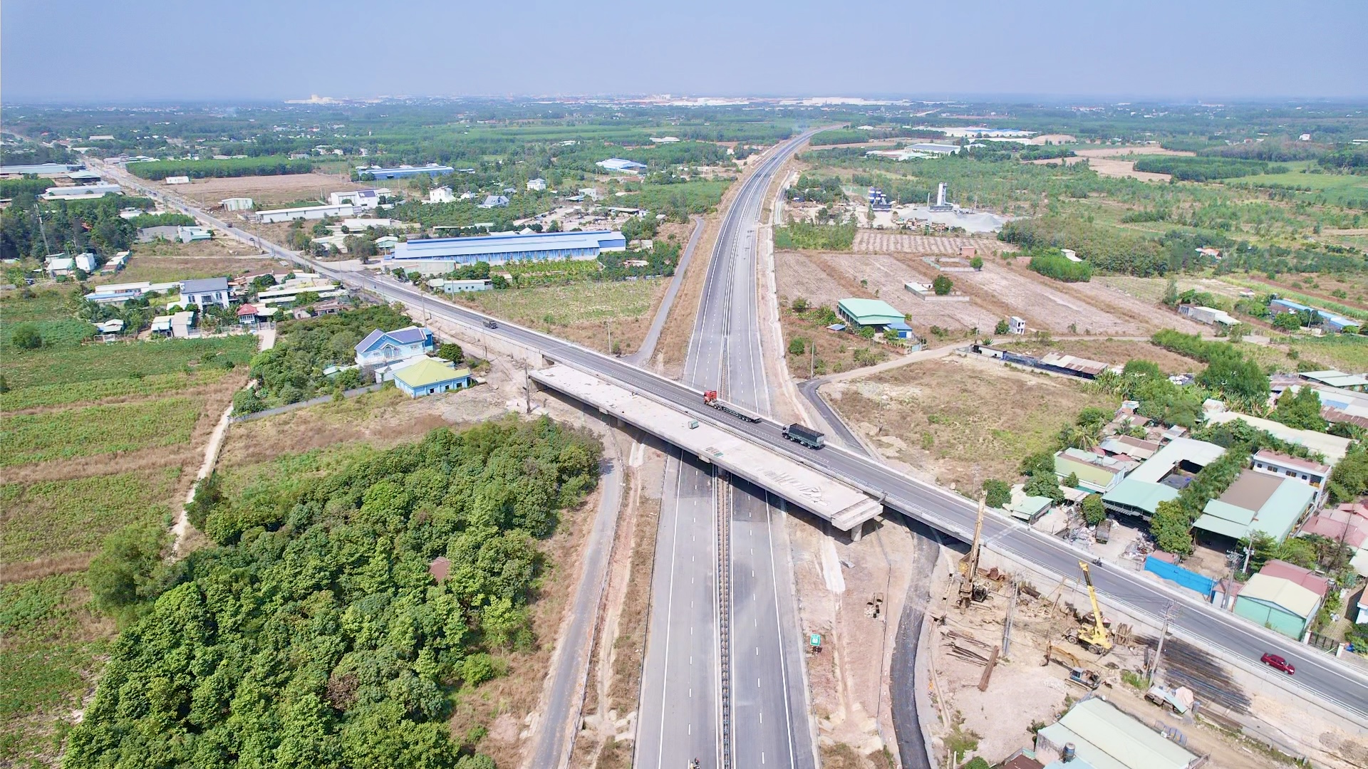 Cận cảnh đoạn cao tốc Biên Hòa - Vũng Tàu sẵn sàng khai thác trước Tết Bính Ngọ- Ảnh 14. Cận cảnh đoạn cao tốc Biên Hòa - Vũng Tàu sẵn sàng khai thác trước Tết Bính Ngọ- Ảnh 14.