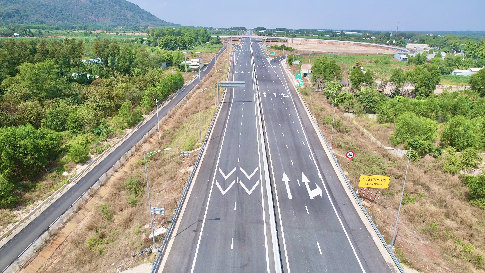 Cận cảnh đoạn cao tốc Biên Hòa - Vũng Tàu sẵn sàng khai thác trước Tết Bính Ngọ- Ảnh 12. Cận cảnh đoạn cao tốc Biên Hòa - Vũng Tàu sẵn sàng khai thác trước Tết Bính Ngọ- Ảnh 12.