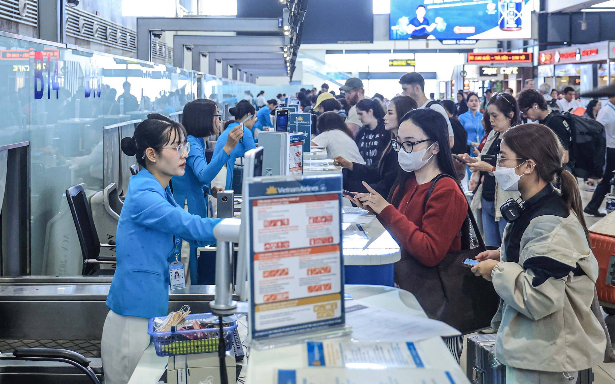 Dự kiến khách đông kỷ lục dịp Tết, sân bay Tân Sơn Nhất chủ động nhiều phương án khai thác- Ảnh 4. Siết kiểm soát, phòng chống bệnh do virus Nipah tại các cảng hàng không, sân bay