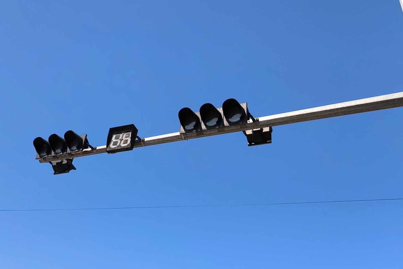 Khắc phục hậu quả b&atilde;o lũ, H&agrave; Tĩnh sửa chữa 84 cụm đ&egrave;n t&iacute;n hiệu giao th&ocirc;ng- Ảnh 2.