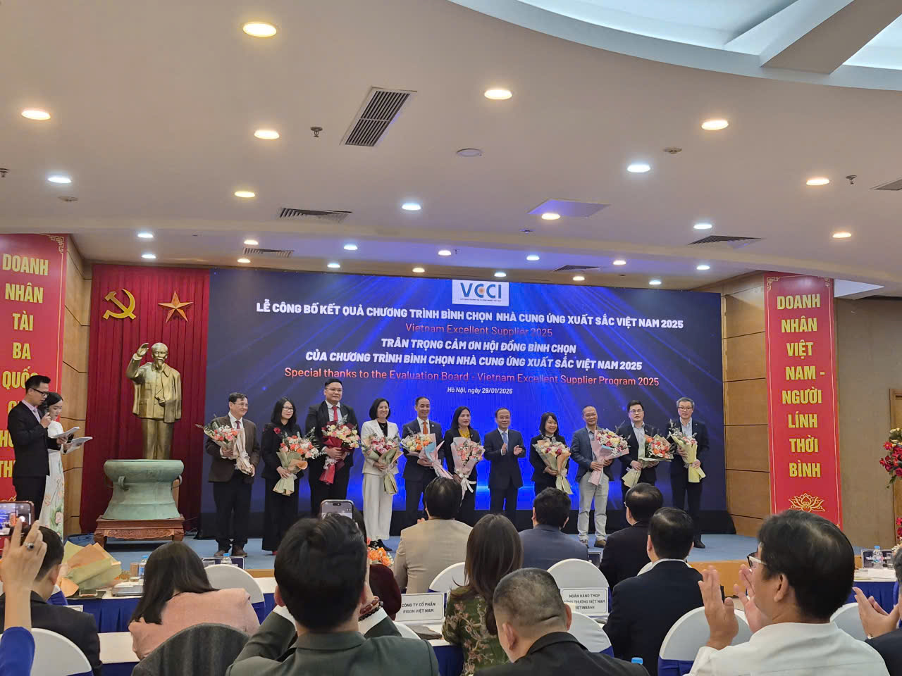 Không chỉ bán sản phẩm, phải bán cả trí tuệ và văn hóa- Ảnh 1. Không chỉ bán sản phẩm, phải bán cả trí tuệ và văn hóa- Ảnh 1.