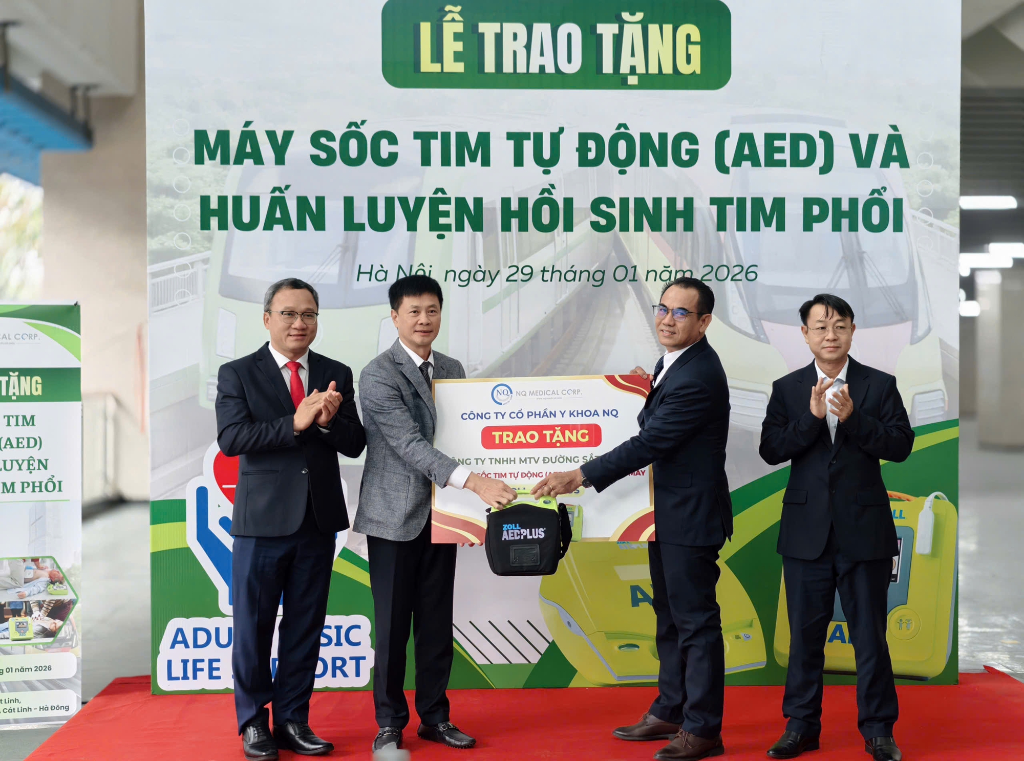 Hà Nội Metro nhận máy sốc tim tự động, tăng cường an toàn y tế trong giao thông công cộng- Ảnh 1. Hà Nội Metro nhận máy sốc tim tự động, tăng cường an toàn y tế trong giao thông công cộng- Ảnh 1.