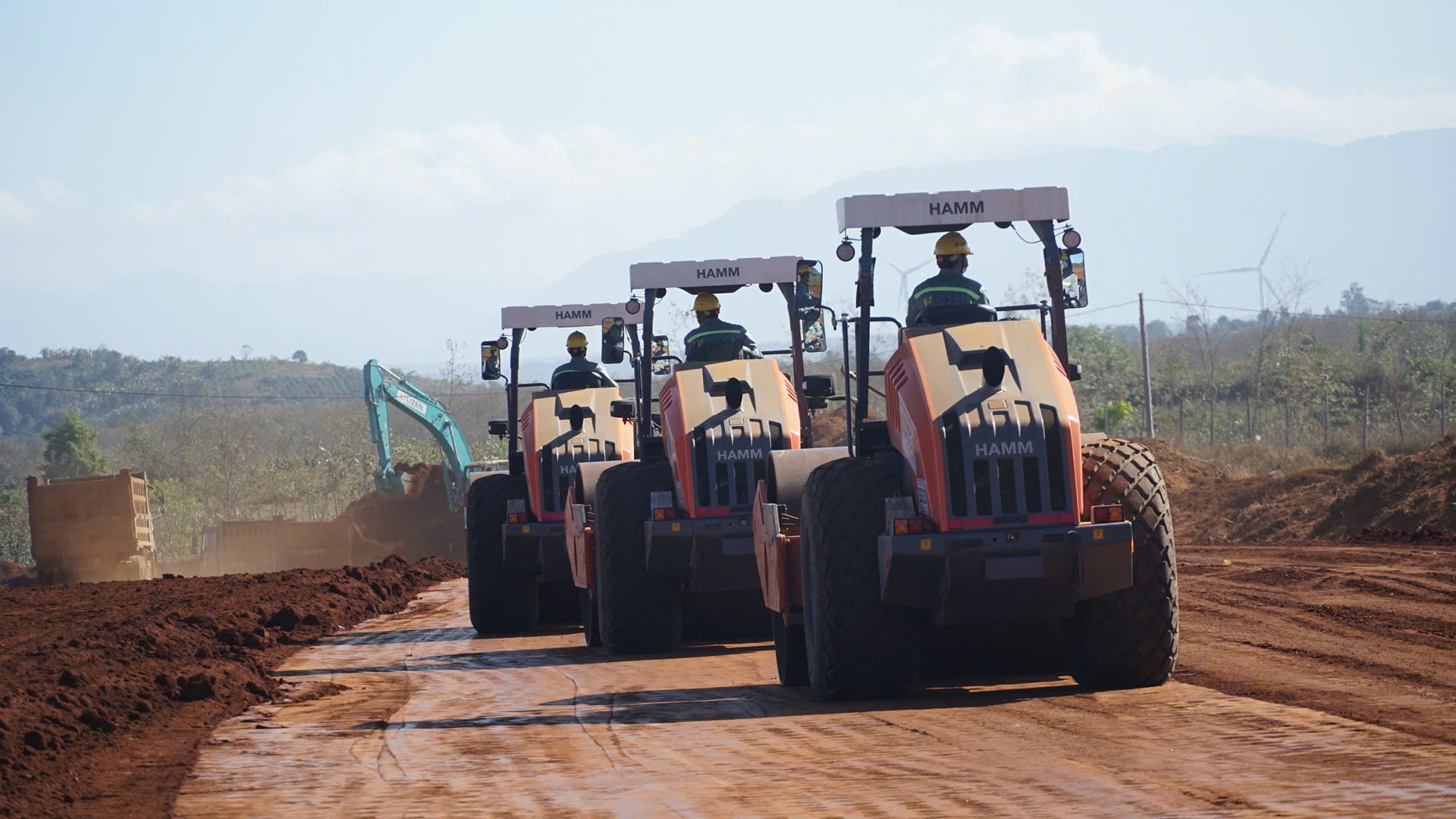 Người d&acirc;n Gia Lai chặt bỏ vườn c&agrave; ph&ecirc; tiền tỷ, giao mặt bằng l&agrave;m cao tốc Quy Nhơn - Pleiku- Ảnh 9.