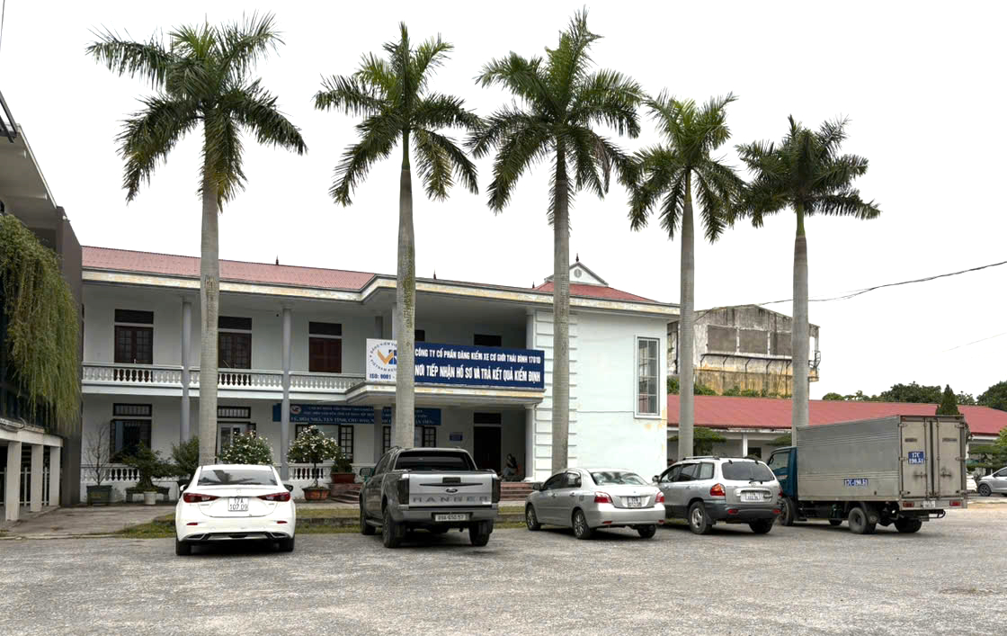 Chủ xe phấn khởi v&igrave; &ocirc; t&ocirc; được đăng kiểm ngay trong dịp nghỉ Tết dương lịch- Ảnh 1.