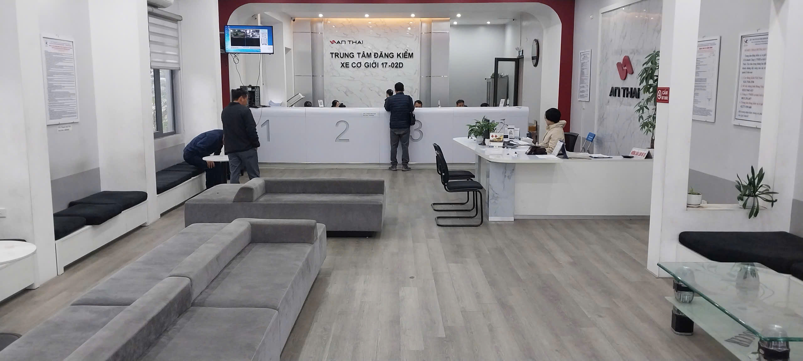 Chủ xe phấn khởi v&igrave; &ocirc; t&ocirc; được đăng kiểm ngay trong dịp nghỉ Tết dương lịch- Ảnh 3.