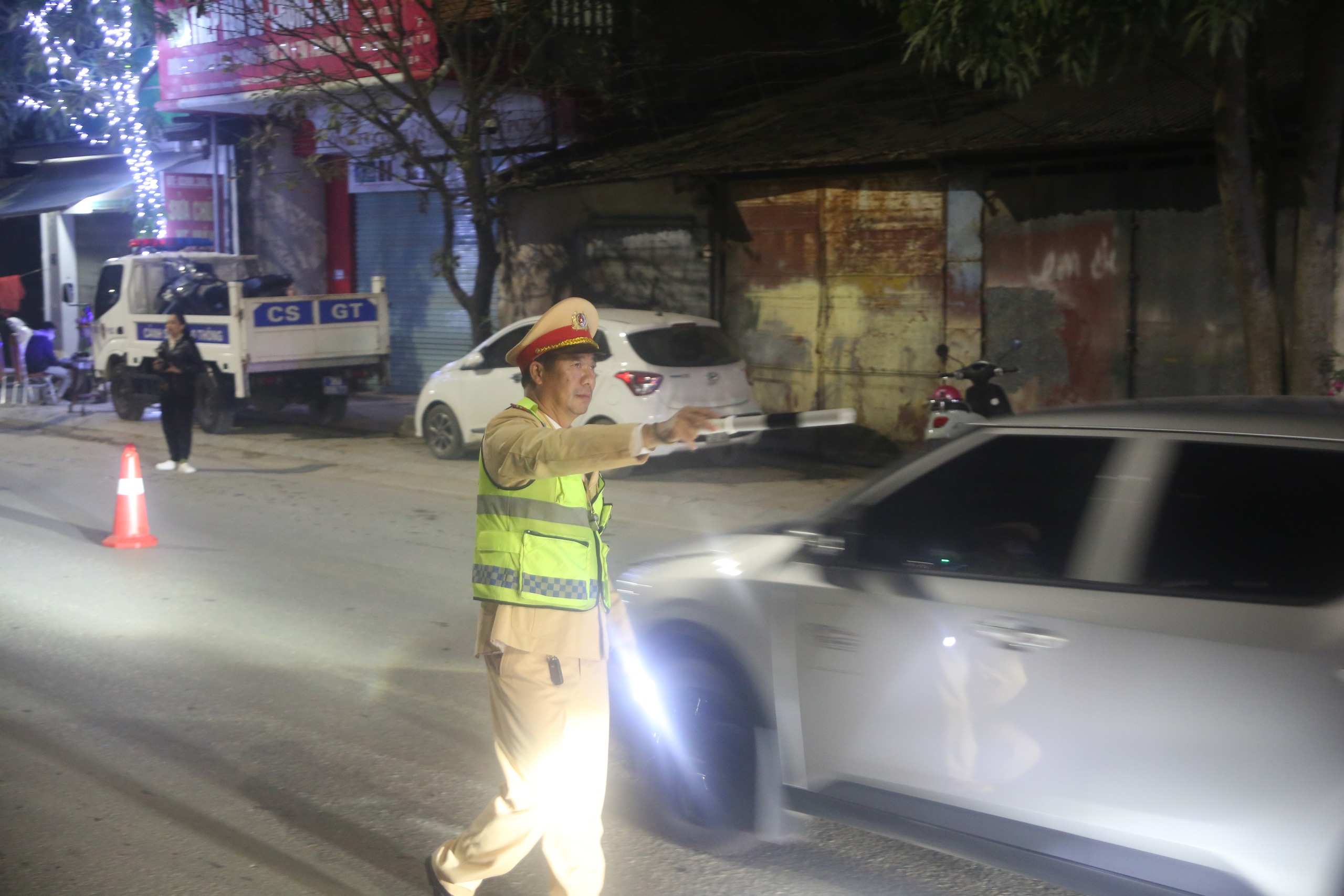 Thanh H&oacute;a: Tăng cường tuần tra, xử l&yacute; vi phạm nồng độ cồn tr&ecirc;n c&aacute;c tuyến đường trọng điểm- Ảnh 4.
