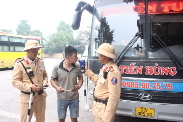 Tuy&ecirc;n Quang: Đồng bộ nhiều giải ph&aacute;p bảo đảm trật tự an to&agrave;n giao th&ocirc;ng dịp cuối năm- Ảnh 2.