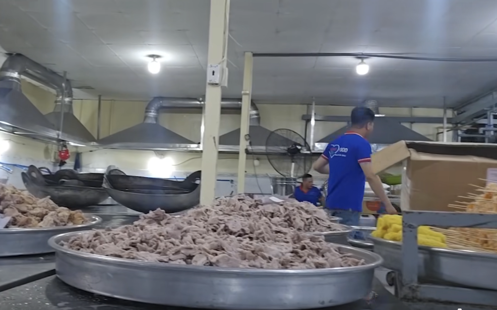 Nghi vấn suất ăn bán trú không an toàn: Phụ huynh đề nghị khởi kiện Sago Food- Ảnh 4. Sở GD&ĐT TP.HCM yêu cầu tạm dừng ngay suất ăn học đường bị phản ánh mất an toàn