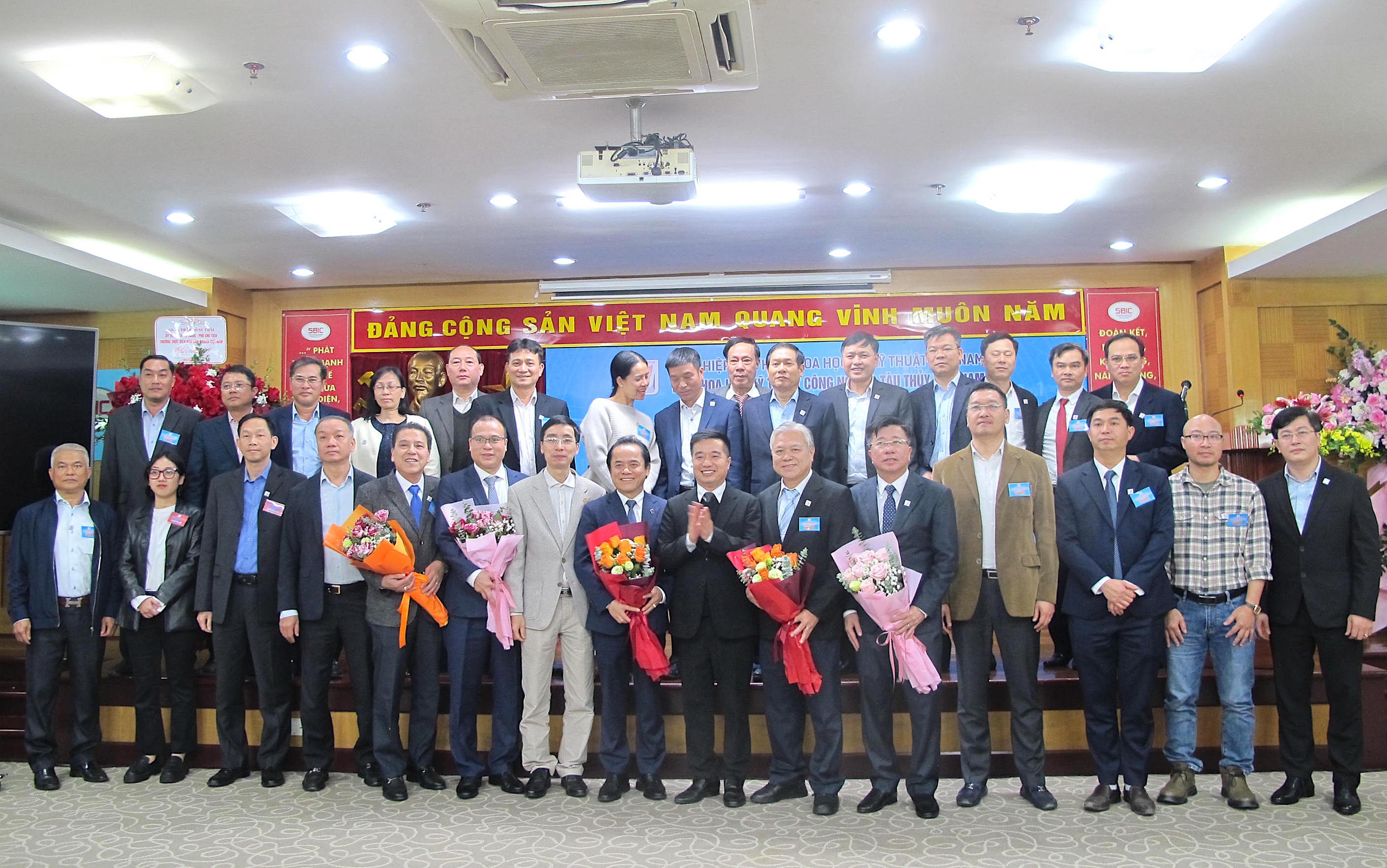 Hội Khoa học kỹ thuật C&ocirc;ng nghiệp t&agrave;u thủy: Cầu nối khoa học - doanh nghiệp - quản l&yacute;- Ảnh 1.