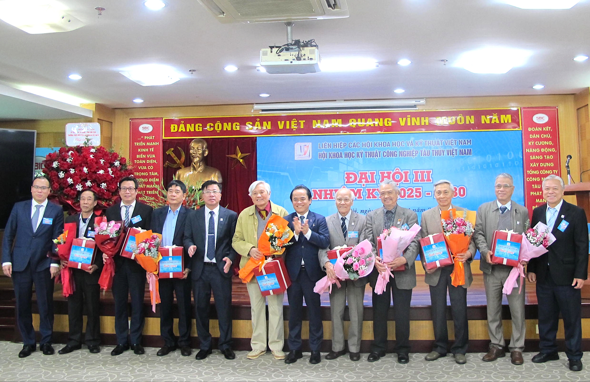 Hội Khoa học kỹ thuật C&ocirc;ng nghiệp t&agrave;u thủy: Cầu nối khoa học - doanh nghiệp - quản l&yacute;- Ảnh 3.