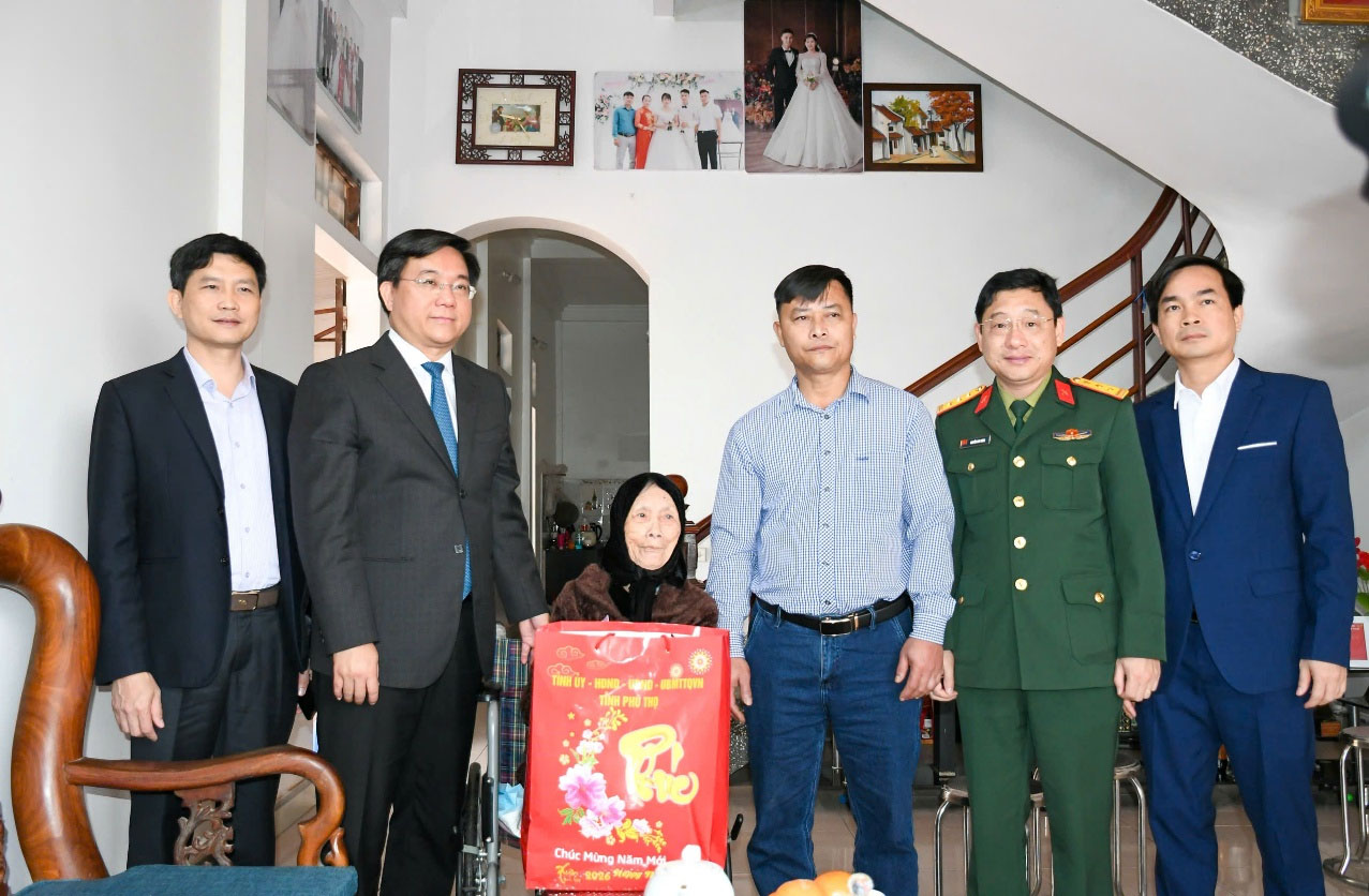 Hơn 9.700 suất quà đến với hộ nghèo, gia đình khó khăn Phú Thọ đón Tết- Ảnh 2. Hơn 9.700 suất quà đến với hộ nghèo, gia đình khó khăn Phú Thọ đón Tết- Ảnh 2.