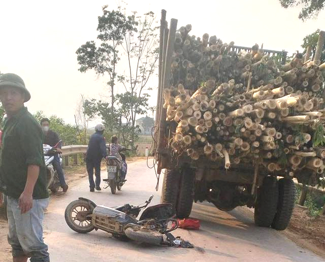 Nghệ An: Bé gái 5 tuổi tử vong thương tâm sau va chạm xe tải- Ảnh 1. Nghệ An: Bé gái 5 tuổi tử vong thương tâm sau va chạm xe tải- Ảnh 1.