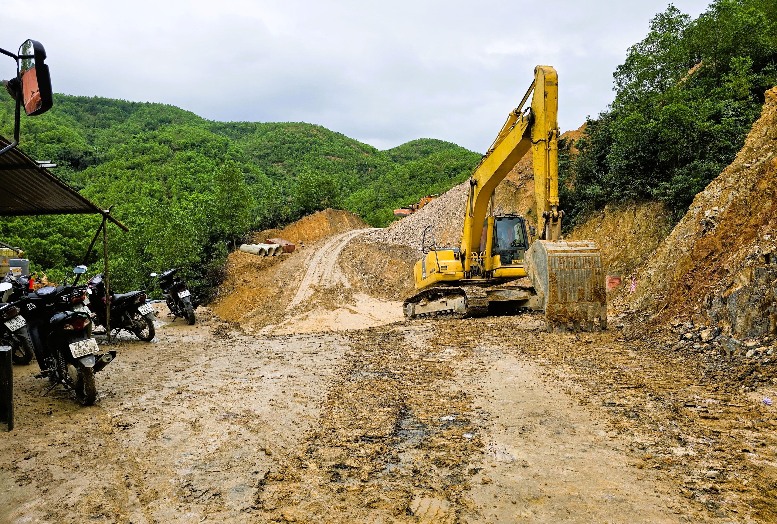 Cận cảnh tuyến đường nối đường Hồ Chí Minh với QL9 ở Quảng Trị sau 4 năm triển khai- Ảnh 12. Cận cảnh tuyến đường nối đường Hồ Chí Minh với QL9 ở Quảng Trị sau 4 năm triển khai- Ảnh 12.