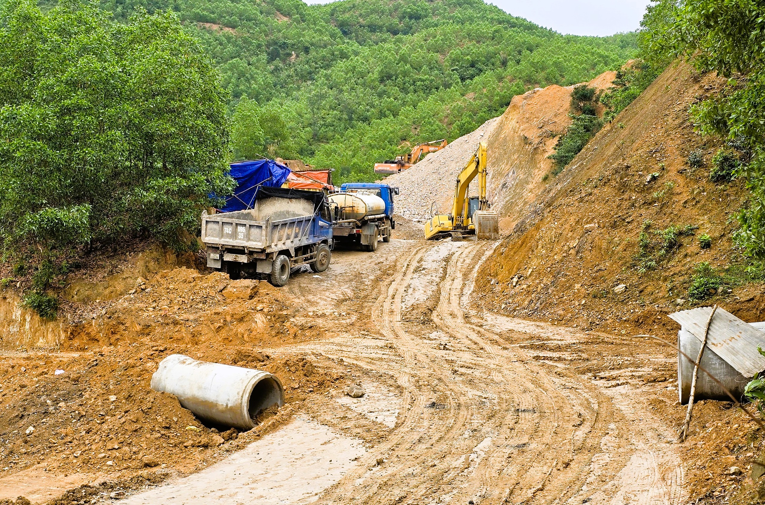 Cận cảnh tuyến đường nối đường Hồ Chí Minh với QL9 ở Quảng Trị sau 4 năm triển khai- Ảnh 5. Cận cảnh tuyến đường nối đường Hồ Chí Minh với QL9 ở Quảng Trị sau 4 năm triển khai- Ảnh 5.