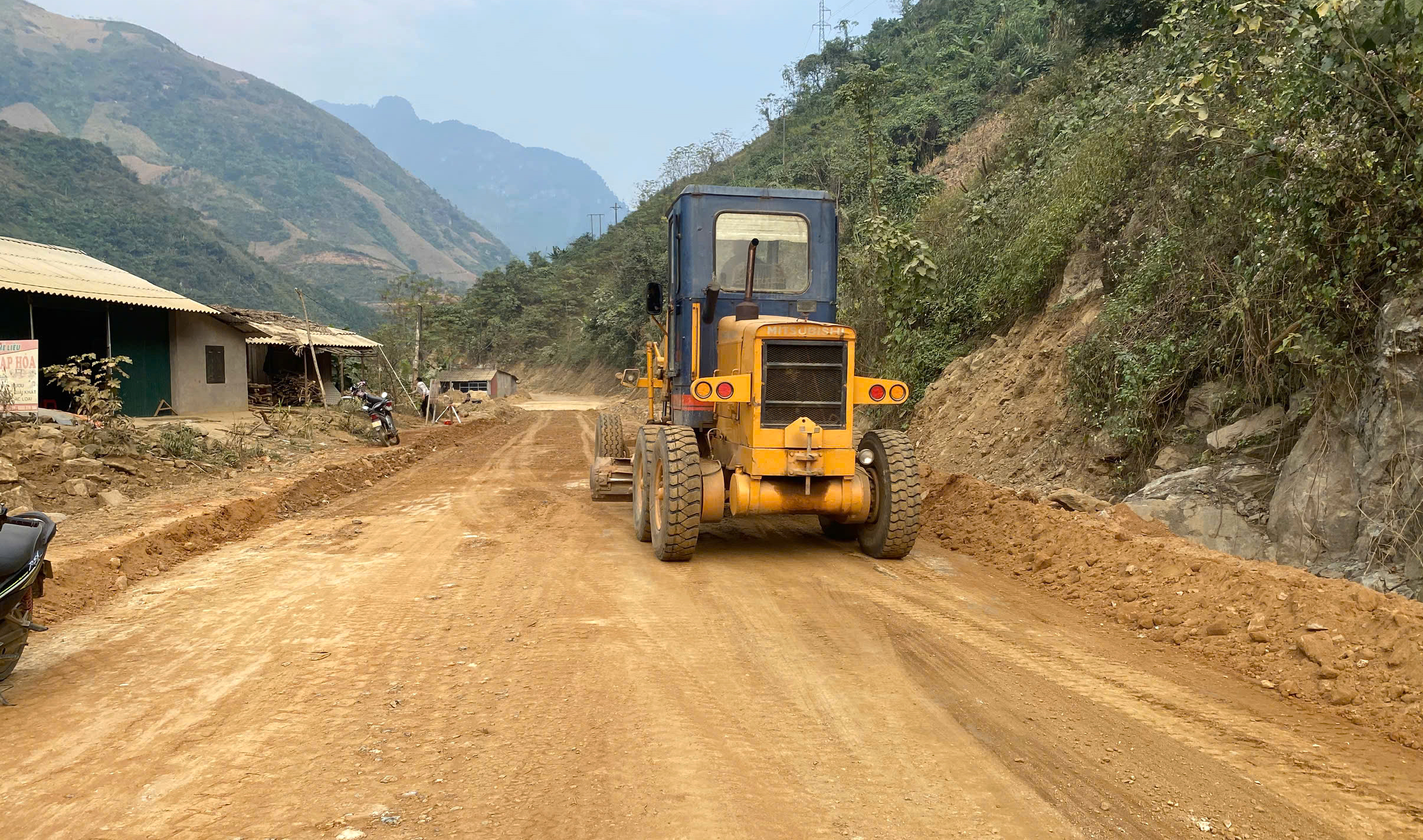 Chạy đua từng ng&agrave;y tr&ecirc;n tuyến đường ngh&igrave;n tỷ nối Nghĩa Lộ - cao tốc Nội B&agrave;i - L&agrave;o Cai- Ảnh 3.