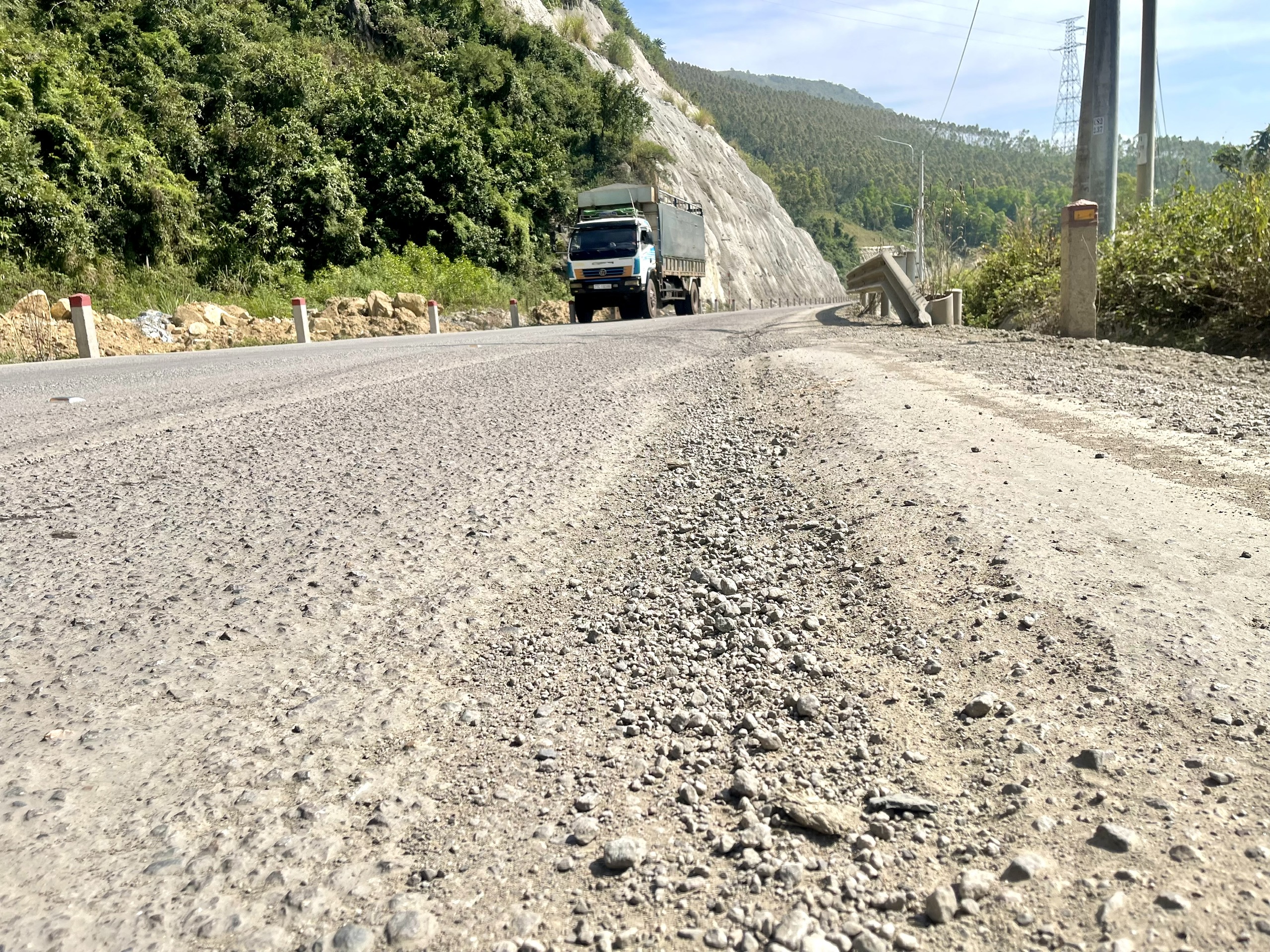 Gia Lai: Hết hạn sửa chữa, đ&egrave;o An Kh&ecirc; vẫn nham nhở ổ g&agrave;- Ảnh 7.