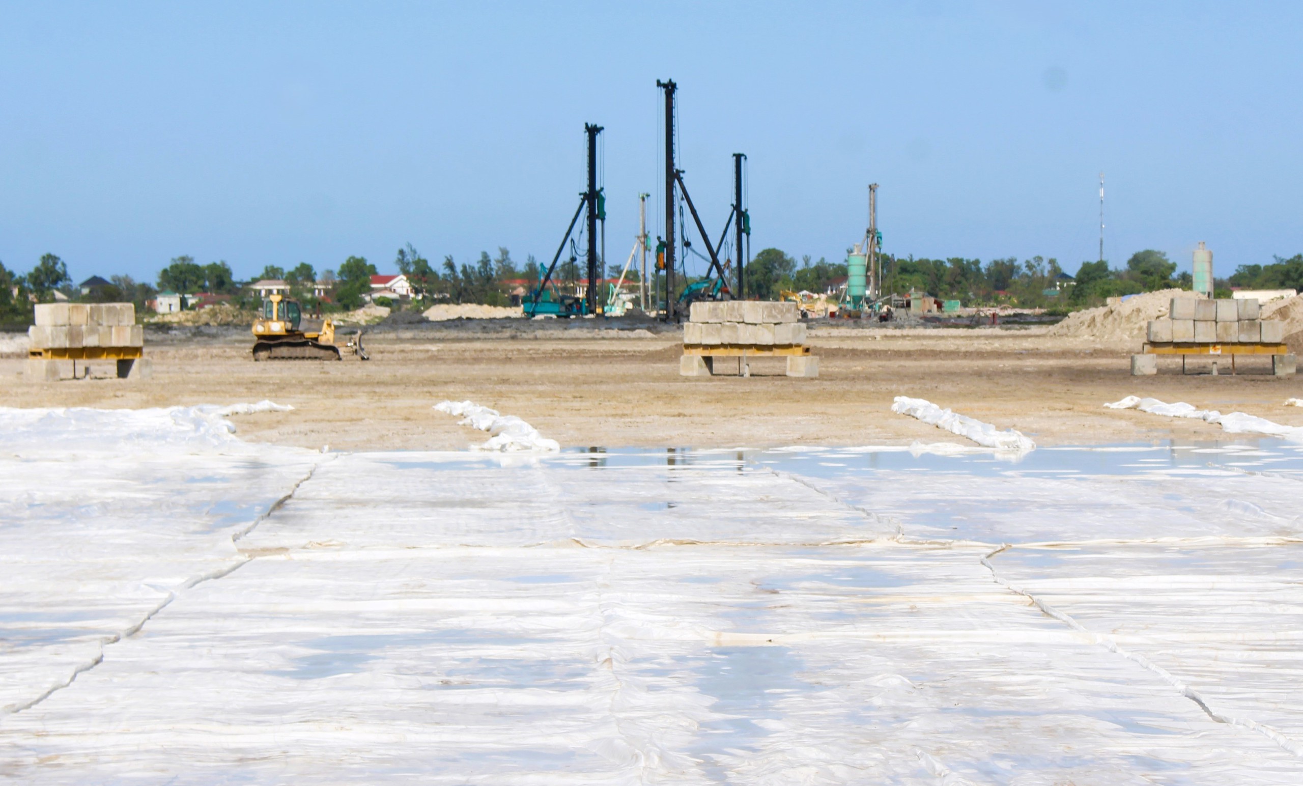 Rốt r&aacute;o thi c&ocirc;ng dự &aacute;n Cảng h&agrave;ng kh&ocirc;ng Quảng Trị- Ảnh 14.