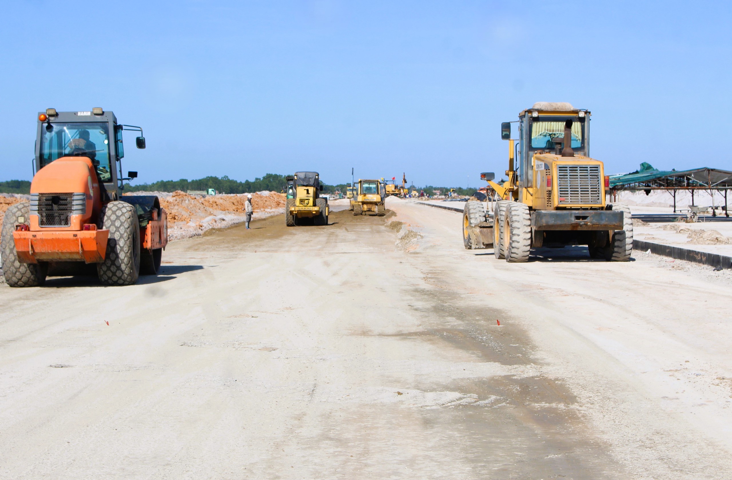 Rốt r&aacute;o thi c&ocirc;ng dự &aacute;n Cảng h&agrave;ng kh&ocirc;ng Quảng Trị- Ảnh 5.