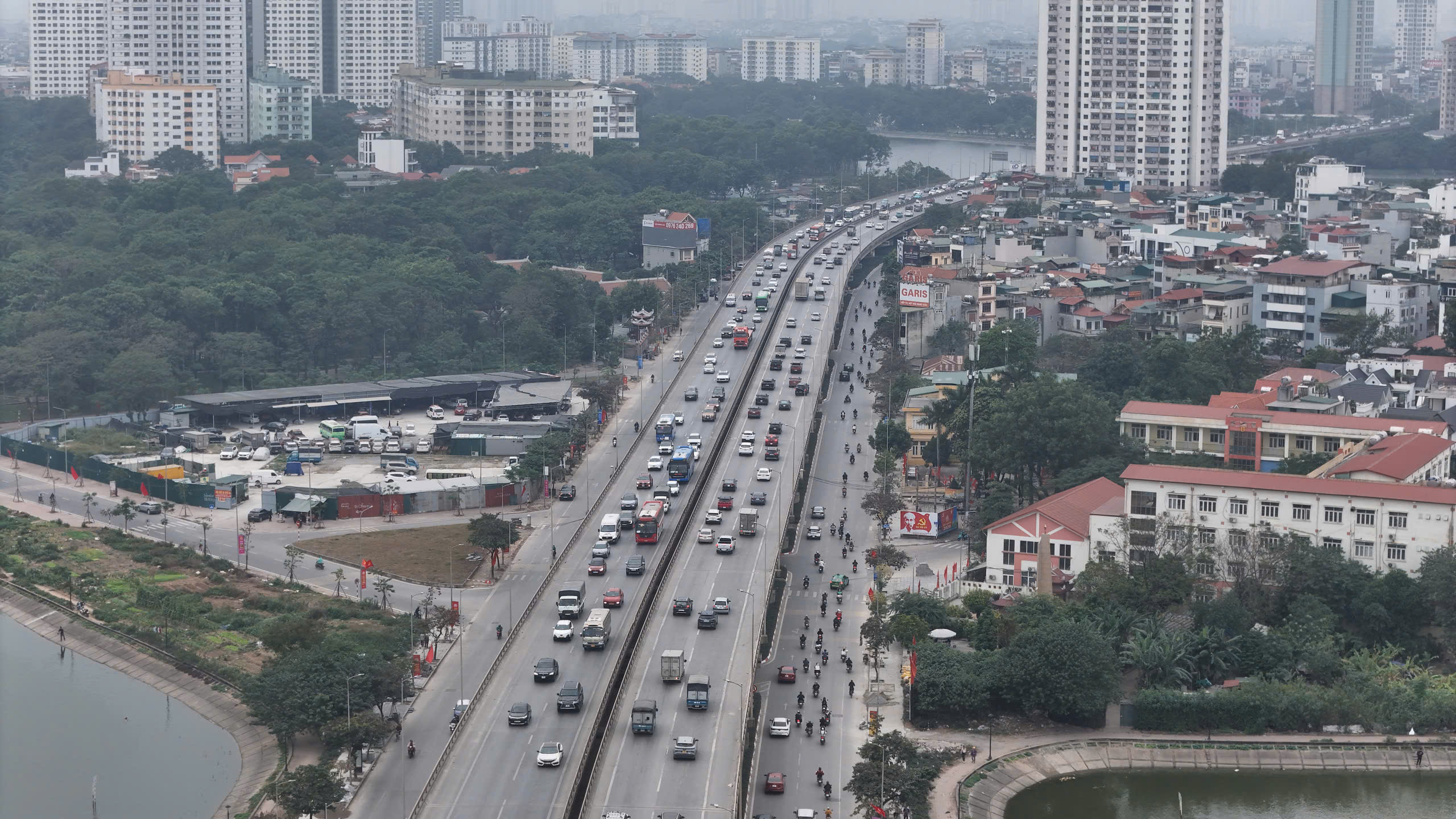 Người d&acirc;n &ugrave;n &ugrave;n trở lại Thủ đ&ocirc; sau kỳ nghỉ Tết Dương lịch, cửa ng&otilde; H&agrave; Nội đ&ocirc;ng nghẹt- Ảnh 16.