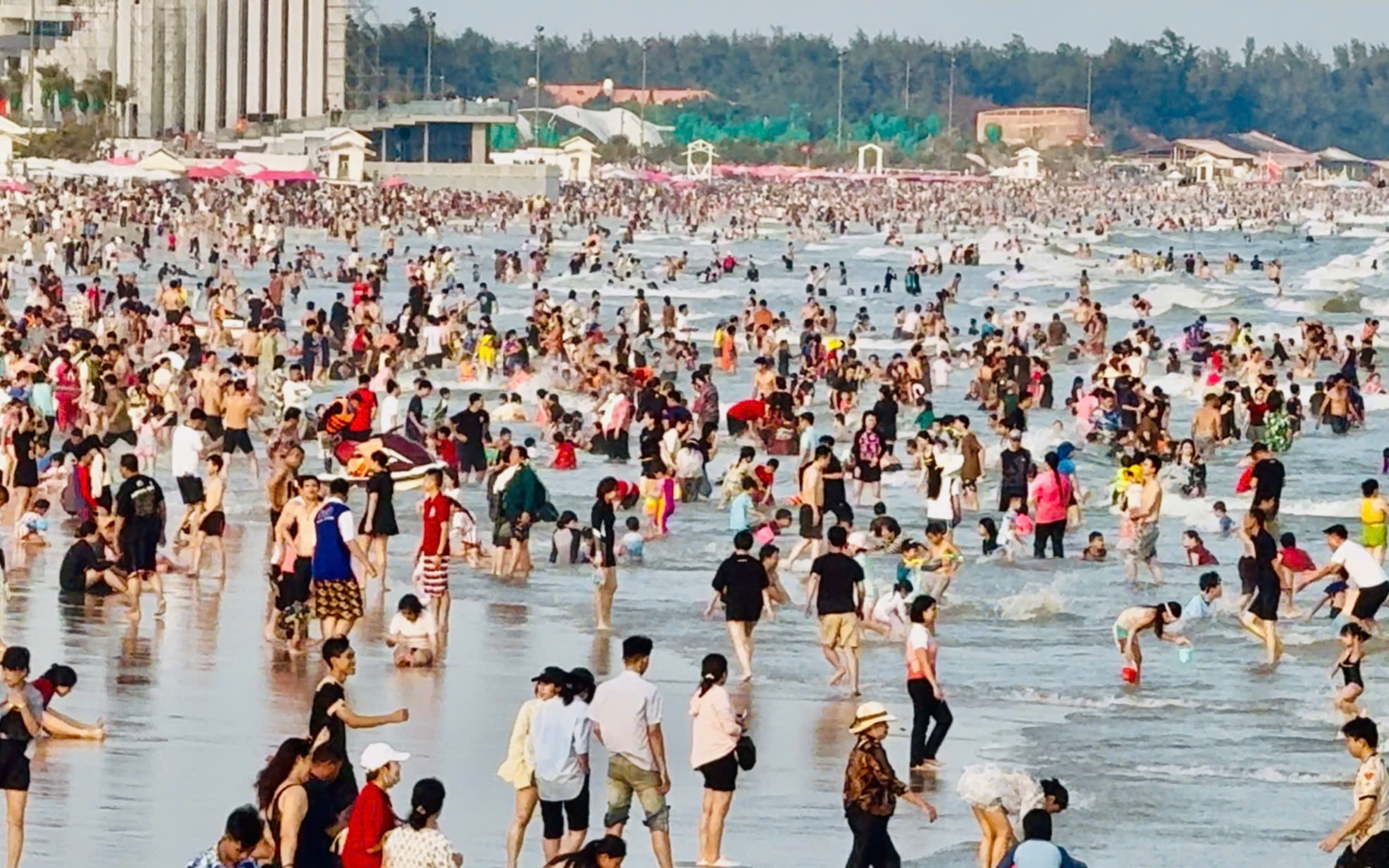 Kinh tế TP.HCM khởi sắc đầu năm, du lịch đóng góp gần 50.000 tỷ đồng- Ảnh 3. Du lịch Đồng Nai và phố biển Vũng Tàu sôi động, doanh thu lớn dịp Tết dương lịch