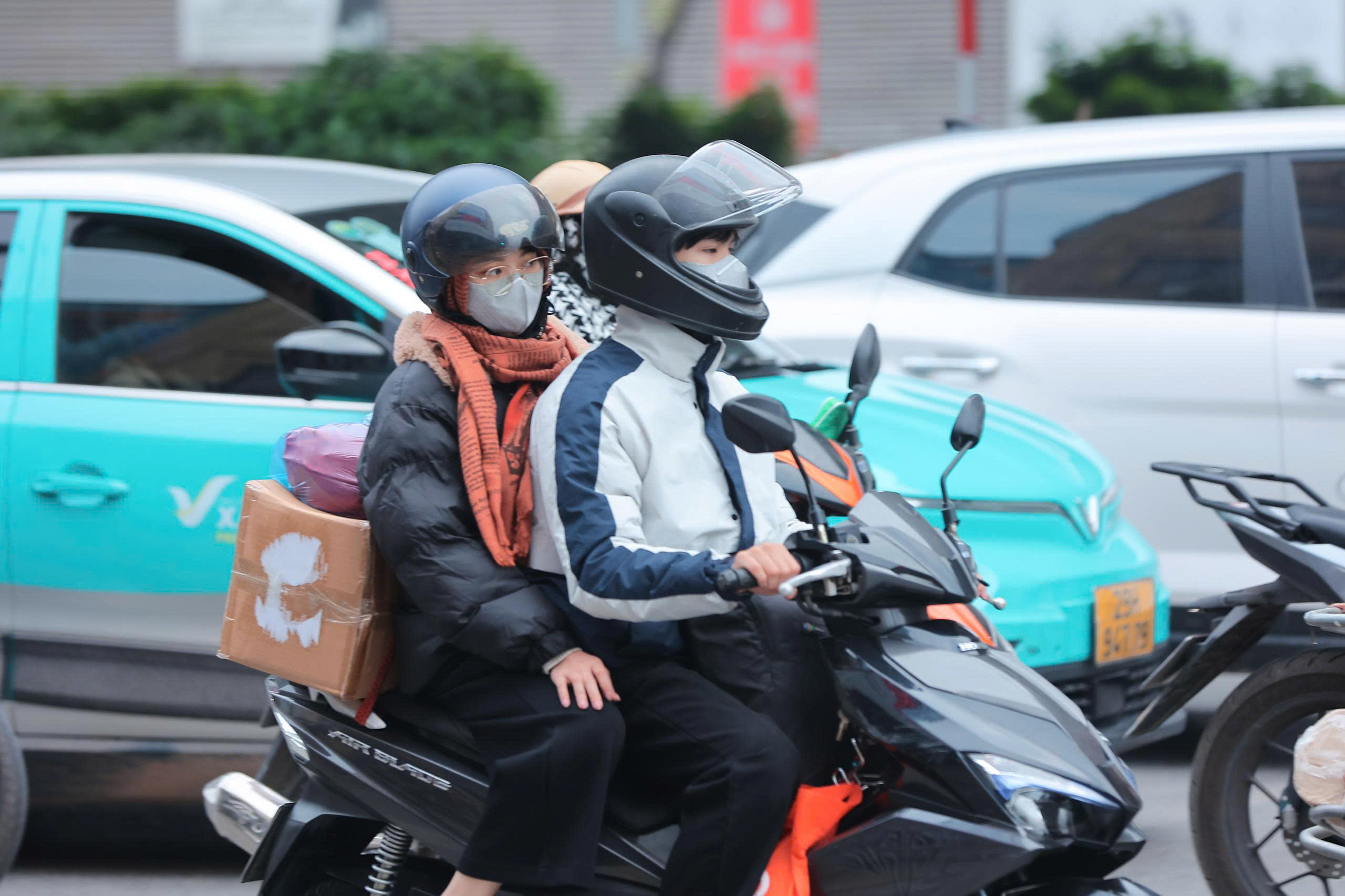 Người d&acirc;n &ugrave;n &ugrave;n trở lại Thủ đ&ocirc; sau kỳ nghỉ Tết Dương lịch, cửa ng&otilde; H&agrave; Nội đ&ocirc;ng nghẹt- Ảnh 12.