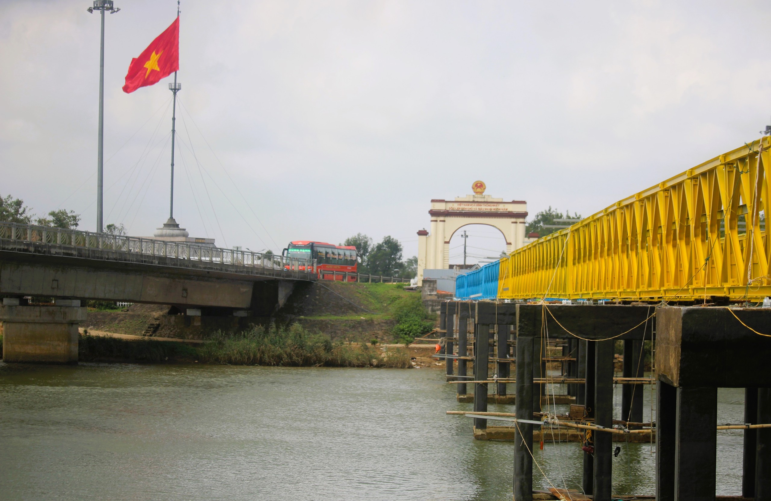 C&ocirc;ng tr&igrave;nh tu bổ cầu Hiền Lương thi c&ocirc;ng xuy&ecirc;n lễ, chạy nước r&uacute;t về đ&iacute;ch- Ảnh 11.