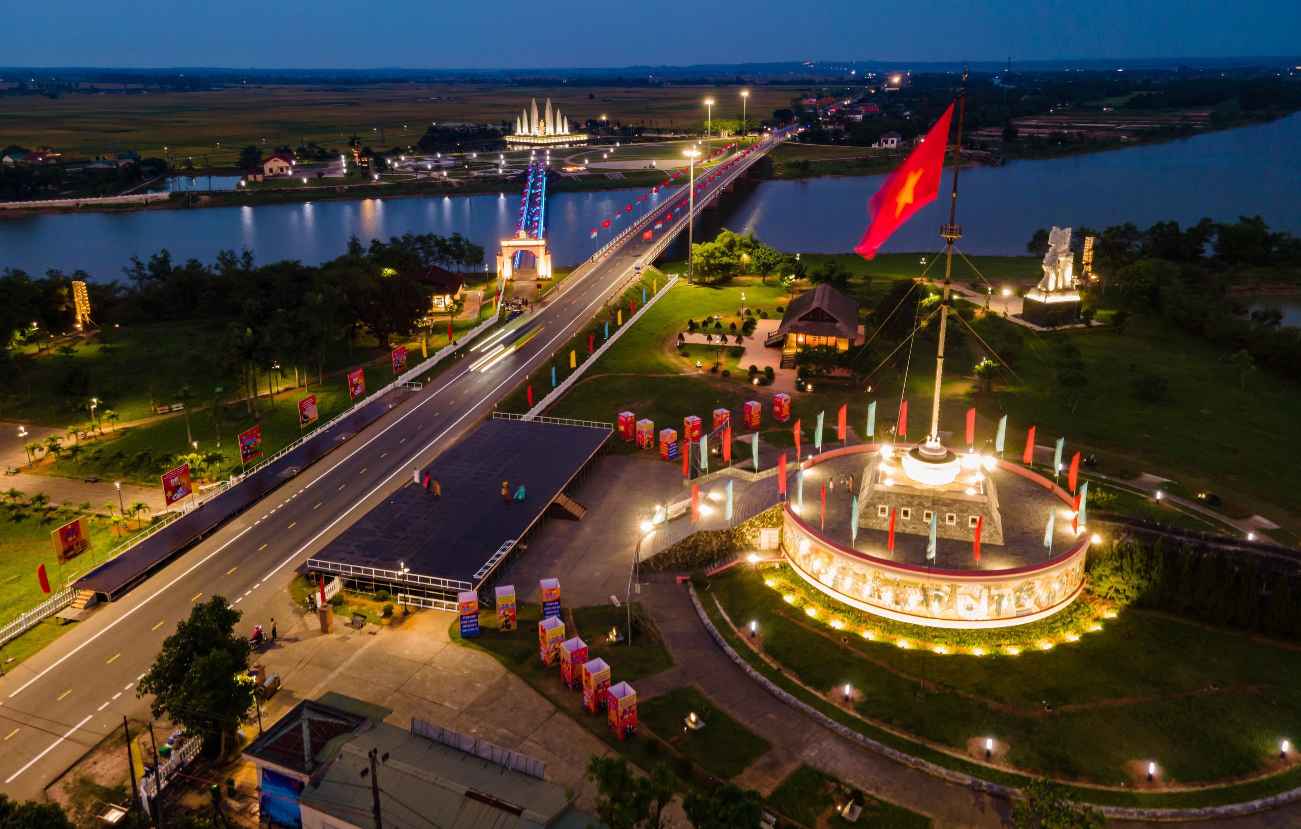 C&ocirc;ng tr&igrave;nh tu bổ cầu Hiền Lương thi c&ocirc;ng xuy&ecirc;n lễ, chạy nước r&uacute;t về đ&iacute;ch- Ảnh 5.