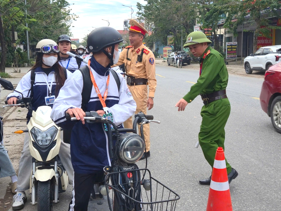 Thái Nguyên quyết giảm tai nạn giao thông từ 5% trở lên hàng năm- Ảnh 1. Thái Nguyên quyết giảm tai nạn giao thông từ 5% trở lên hàng năm- Ảnh 1.