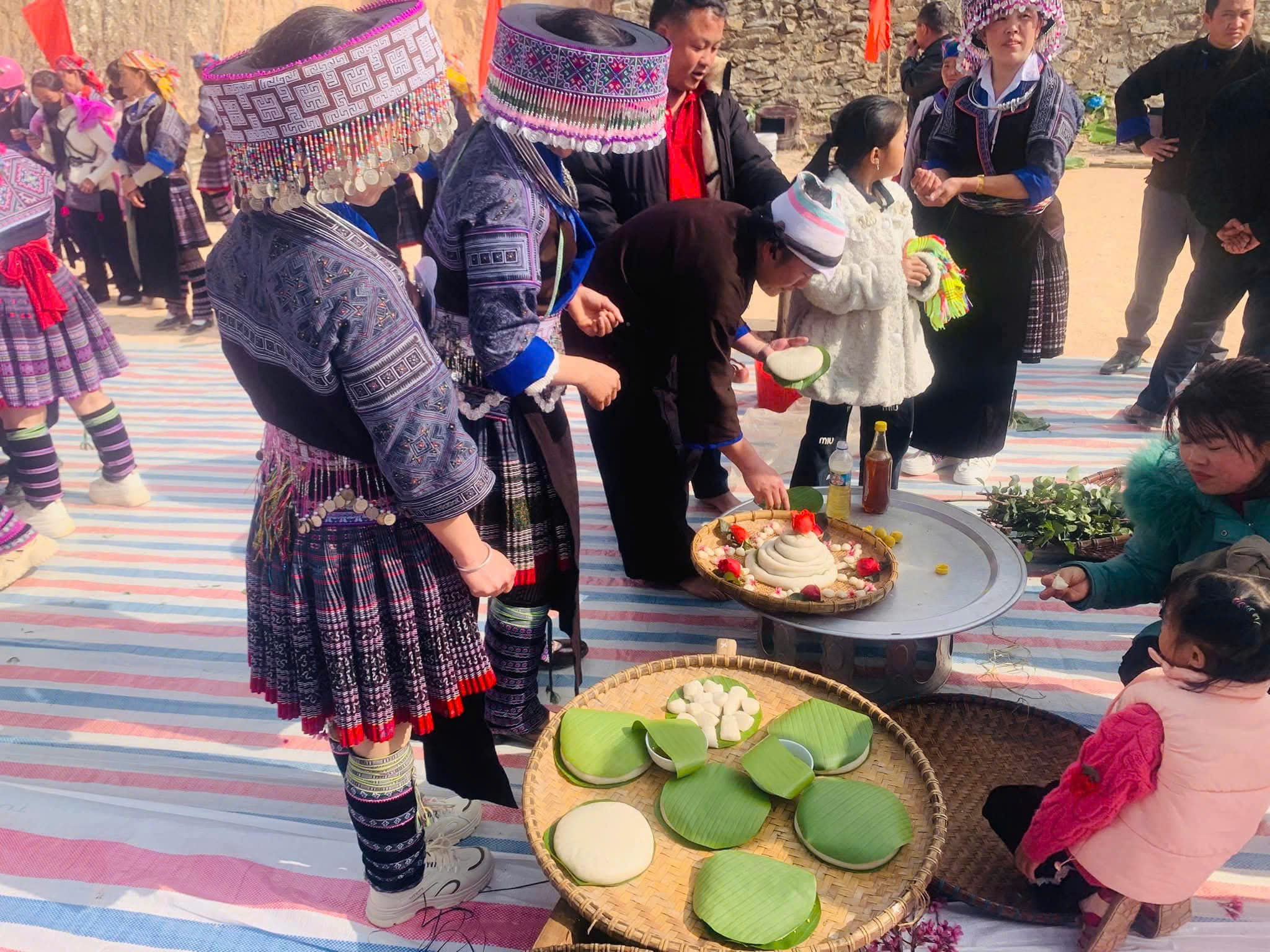 Du kh&aacute;ch đổ về M&ugrave; Cang Chải chi&ecirc;m ngưỡng hoa tớ d&agrave;y- Ảnh 17.