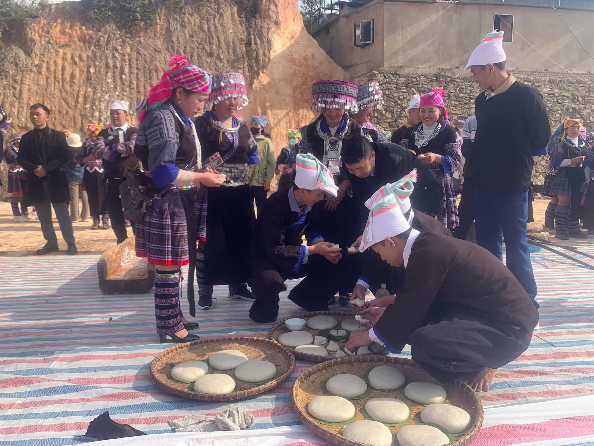 Du kh&aacute;ch đổ về M&ugrave; Cang Chải chi&ecirc;m ngưỡng hoa tớ d&agrave;y- Ảnh 19.