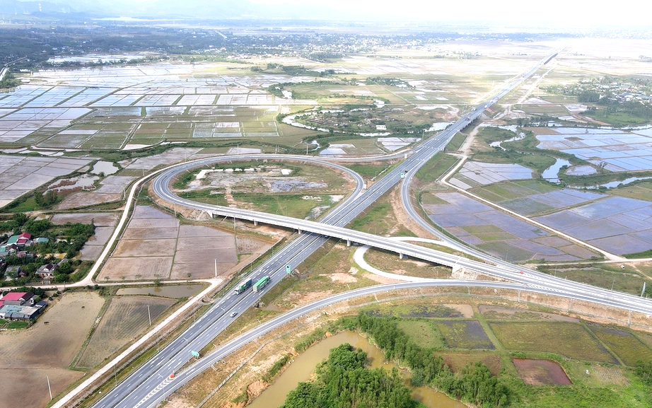 Chạy đua ho&agrave;n thiện trạm thu ph&iacute; cao tốc qua H&agrave; Tĩnh trước thời điểm vận h&agrave;nh- Ảnh 4.