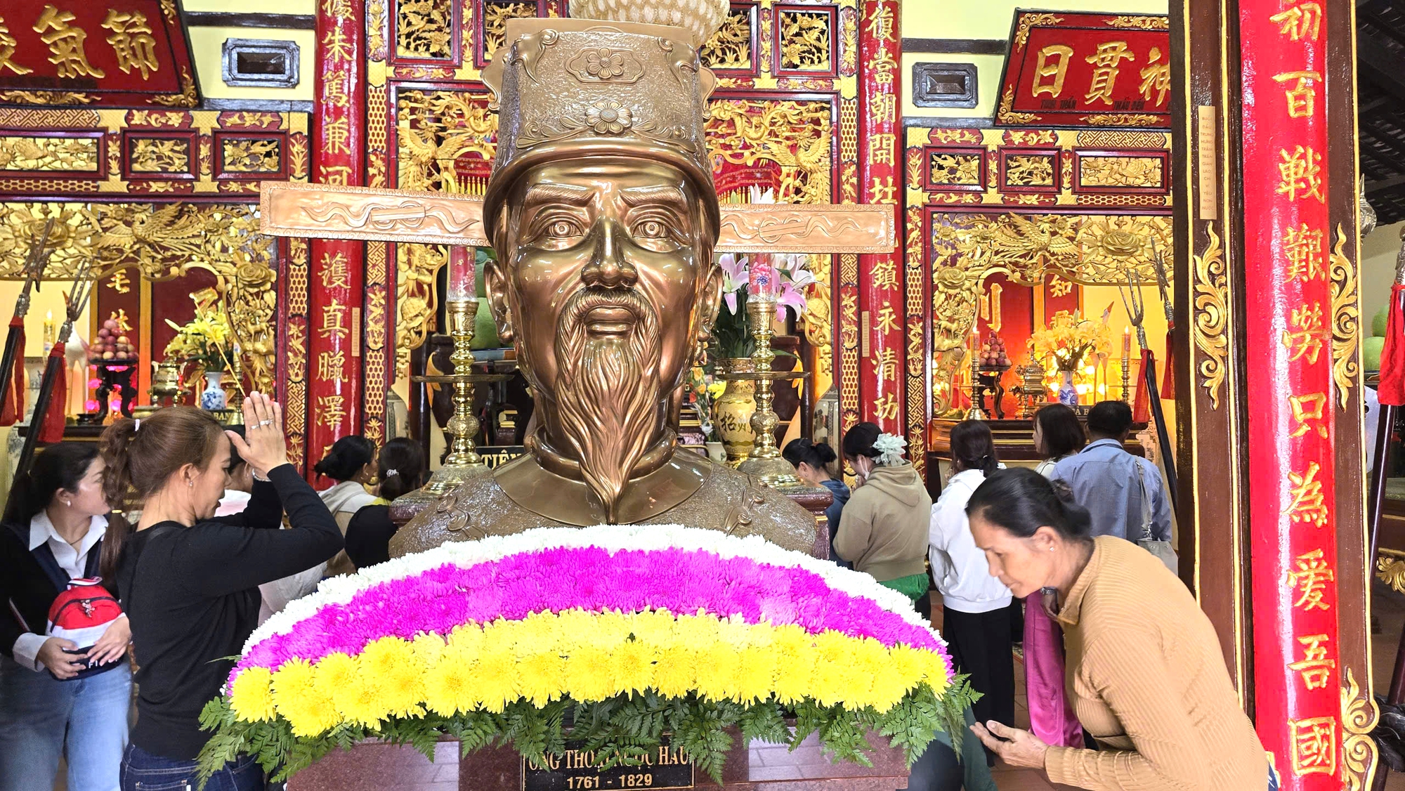 Gi&aacute;m đốc Sở Văn h&oacute;a v&agrave; Thể thao An Giang chỉ đạo g&igrave; về bức tượng c&oacute; logo chữ k&yacute;?- Ảnh 1.