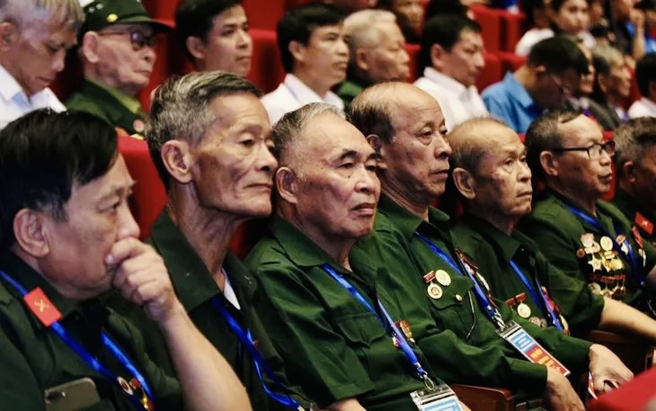 Chủ tịch nước quyết định hai mức quà tặng cho người có công dịp tết Nguyên đán Bính Ngọ- Ảnh 1. Chủ tịch nước quyết định hai mức quà tặng cho người có công dịp tết Nguyên đán Bính Ngọ- Ảnh 1.