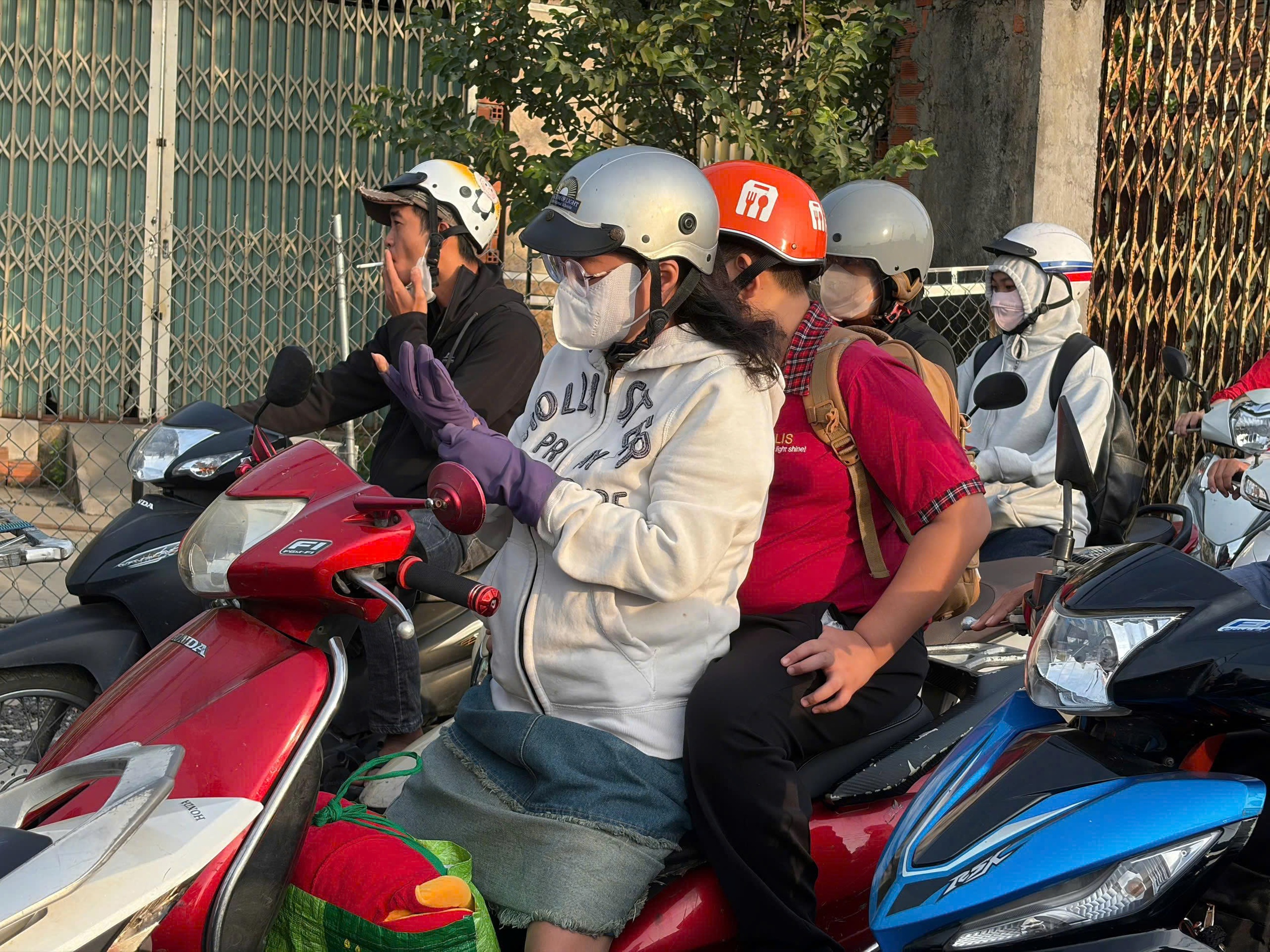 TP.HCM kẹt xe diện rộng ng&agrave;y l&agrave;m việc đầu năm, cửa ng&otilde; v&agrave;o trung t&acirc;m &ldquo;đ&oacute;ng băng&rdquo;- Ảnh 7.