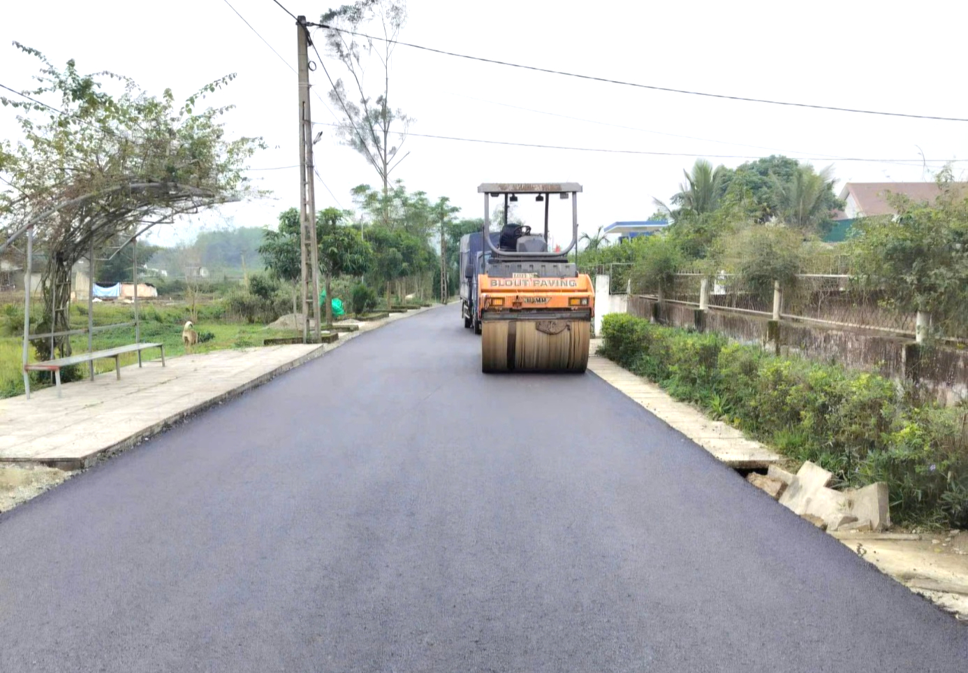 Nhiều tuyến đường giao th&ocirc;ng n&ocirc;ng th&ocirc;n ở H&agrave; Tĩnh được "thay &aacute;o mới&rdquo;- Ảnh 1.