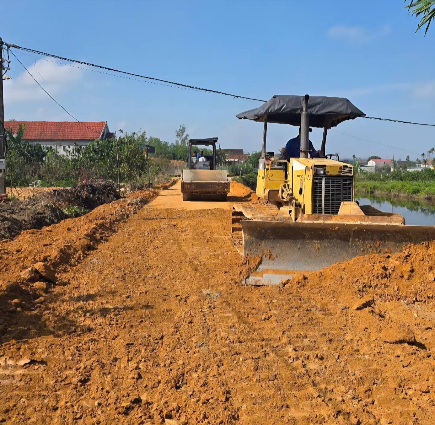 Nhiều tuyến đường giao th&ocirc;ng n&ocirc;ng th&ocirc;n ở H&agrave; Tĩnh được "thay &aacute;o mới&rdquo;- Ảnh 2.