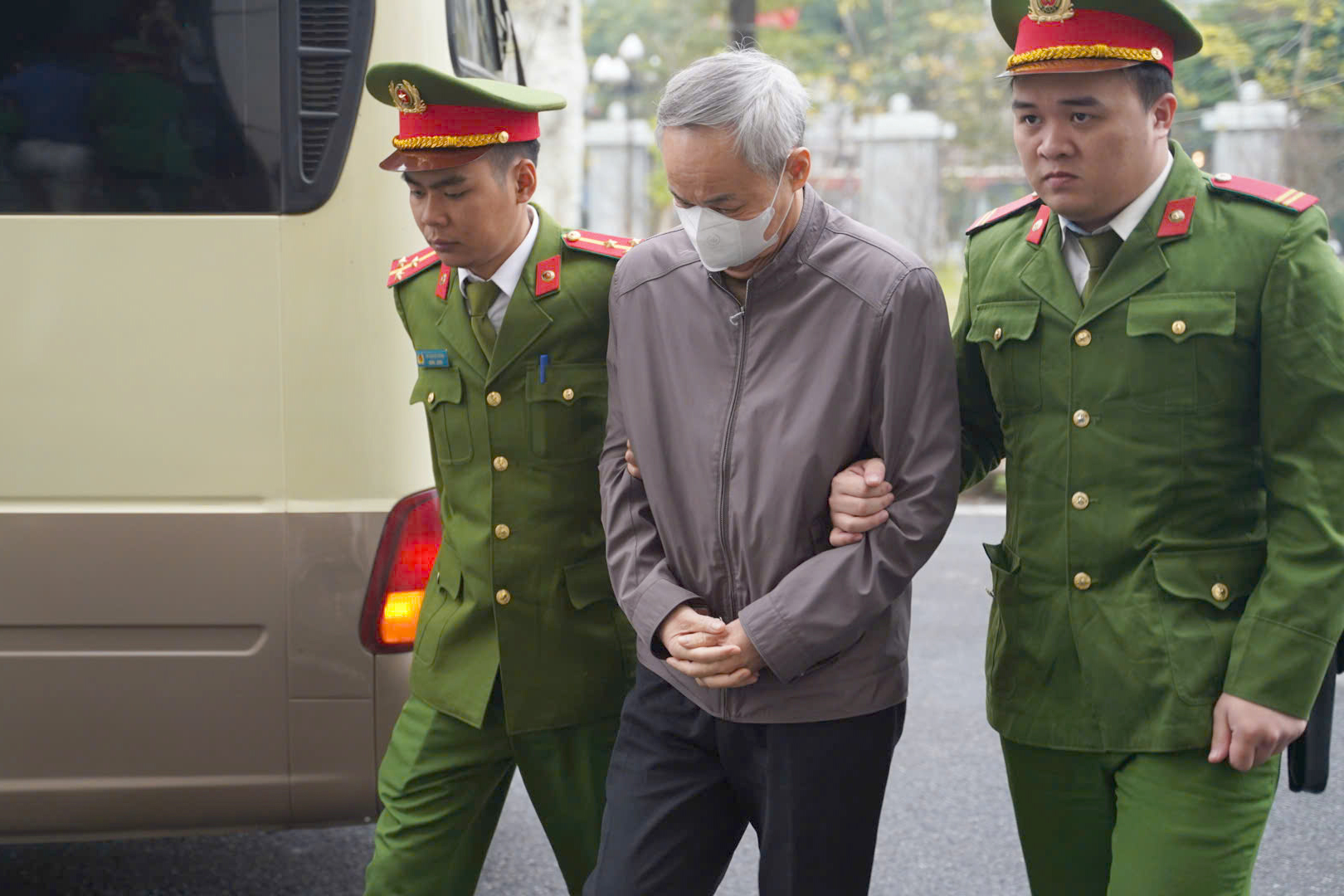 Hai cựu Cục trưởng Cục An to&agrave;n thực phẩm hầu t&ograve;a v&igrave; nhận hối lộ- Ảnh 5.