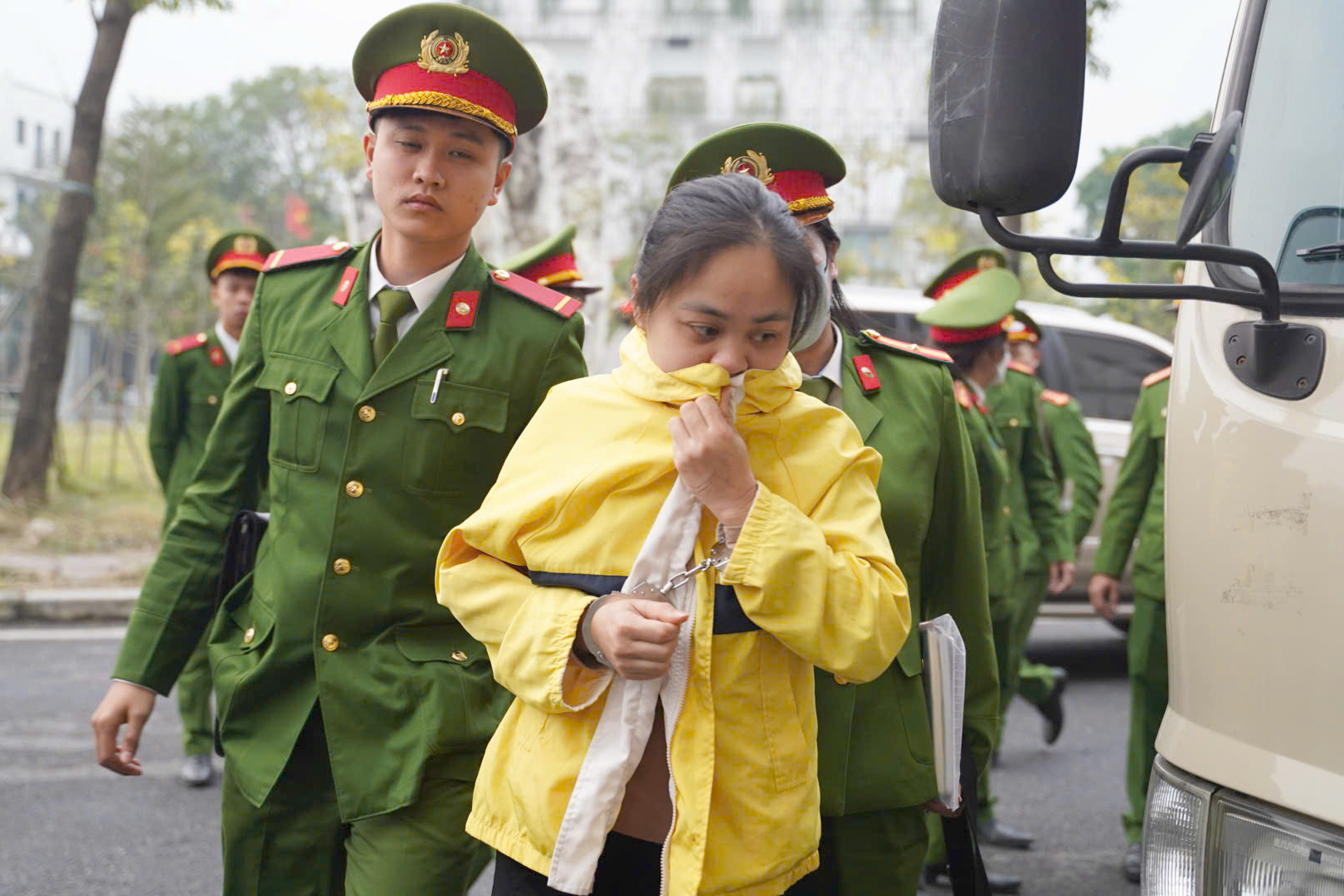 Hai cựu Cục trưởng Cục An to&agrave;n thực phẩm hầu t&ograve;a v&igrave; nhận hối lộ- Ảnh 9.