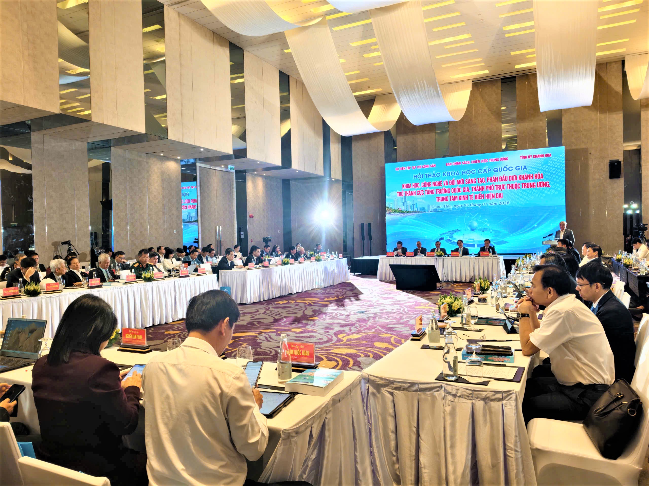 Chuyển đổi số dẫn dắt Khánh Hòa đột phá kinh tế biển- Ảnh 2. Chuyển đổi số dẫn dắt Khánh Hòa đột phá kinh tế biển- Ảnh 2.