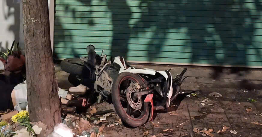 T&acirc;y Ninh: Thanh ni&ecirc;n chạy xe m&aacute;y lao l&ecirc;n vỉa h&egrave;, 1 người tử vong- Ảnh 1.