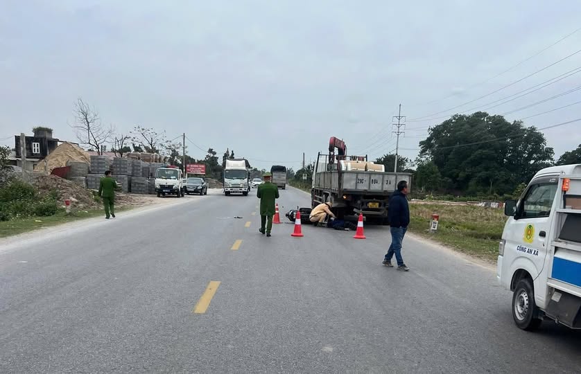 Hưng Y&ecirc;n: Hai vụ tai nạn giao th&ocirc;ng do dừng, đỗ xe sai quy định, hai người tử vong- Ảnh 1.