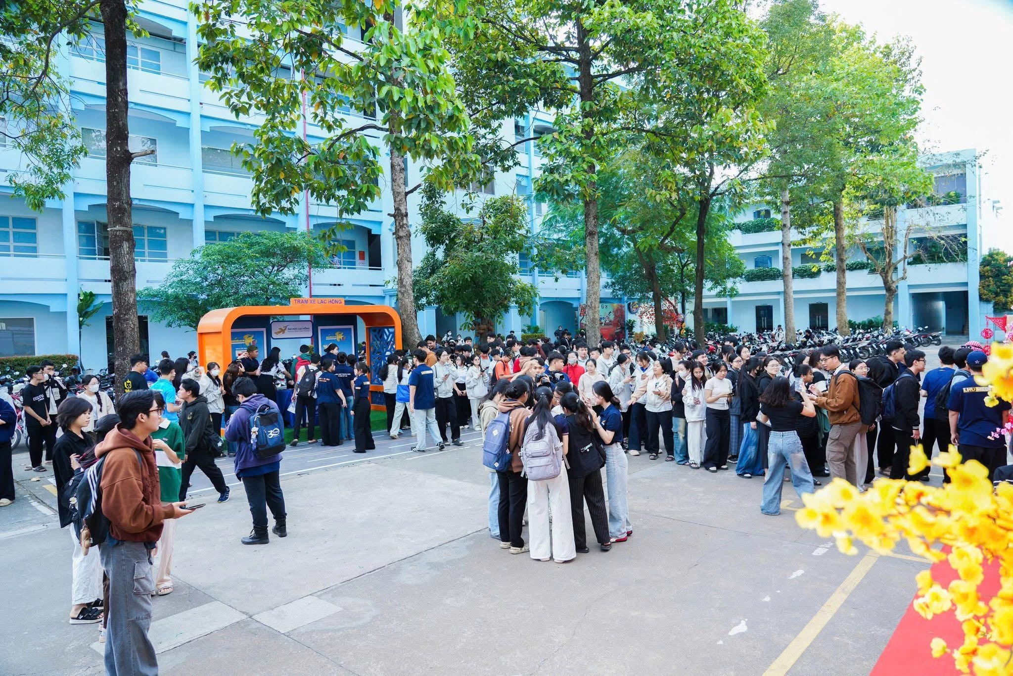 Loạt v&eacute; xe nghĩa t&igrave;nh trao tay đưa sinh vi&ecirc;n, c&ocirc;ng nh&acirc;n Đồng Nai về qu&ecirc; đ&oacute;n Tết- Ảnh 1.