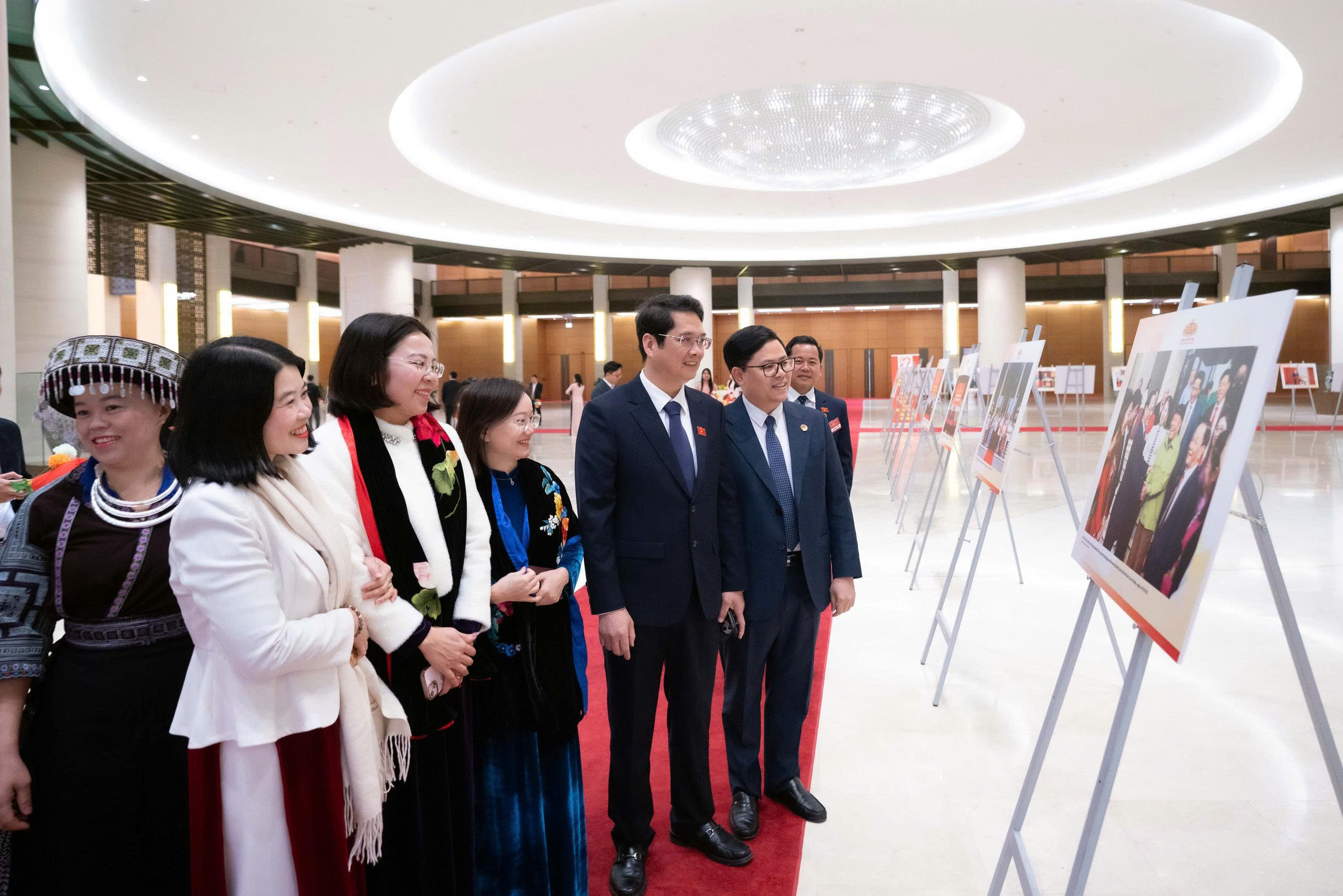 Trong hoàn cảnh nào, Quốc hội đều xứng đáng là cơ quan đại biểu cao nhất của nhân dân- Ảnh 9. Trong hoàn cảnh nào, Quốc hội đều xứng đáng là cơ quan đại biểu cao nhất của nhân dân- Ảnh 9.