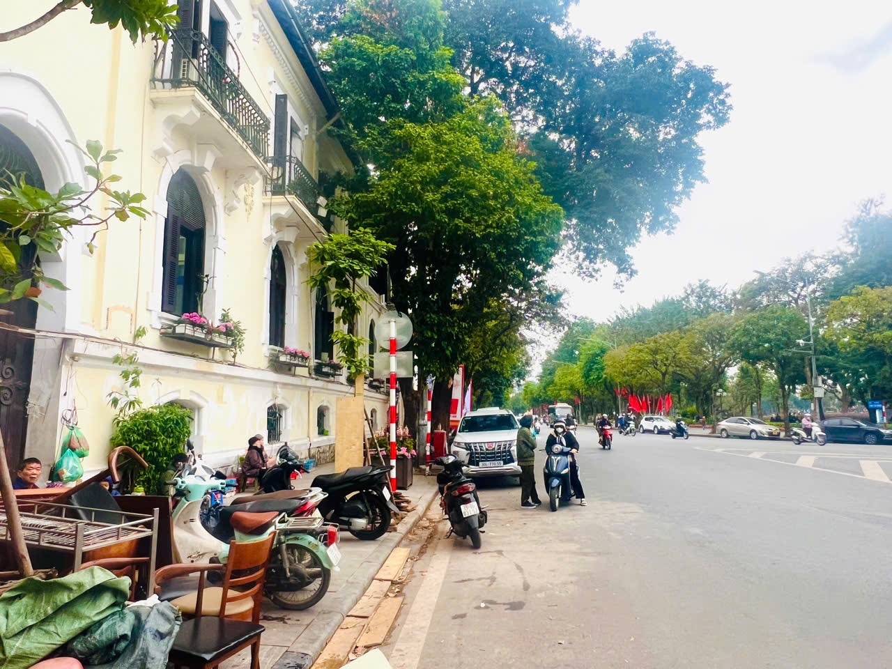 H&agrave; Nội: Người d&acirc;n hối hả di dời, b&agrave;n giao mặt bằng l&agrave;m quảng trường ph&iacute;a Đ&ocirc;ng hồ Ho&agrave;n Kiếm- Ảnh 1.