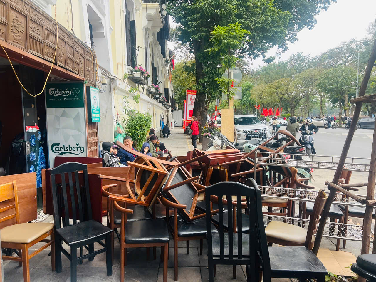 H&agrave; Nội: Người d&acirc;n hối hả di dời, b&agrave;n giao mặt bằng l&agrave;m quảng trường ph&iacute;a Đ&ocirc;ng hồ Ho&agrave;n Kiếm- Ảnh 2.