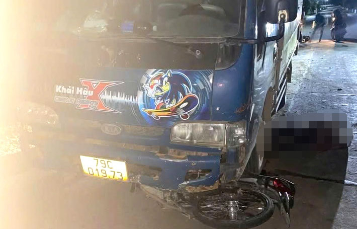 Xe m&aacute;y t&ocirc;ng tr&uacute;ng đầu xe tải ở Đắk Lắk, hai thanh ni&ecirc;n tử vong thương t&acirc;m- Ảnh 1.